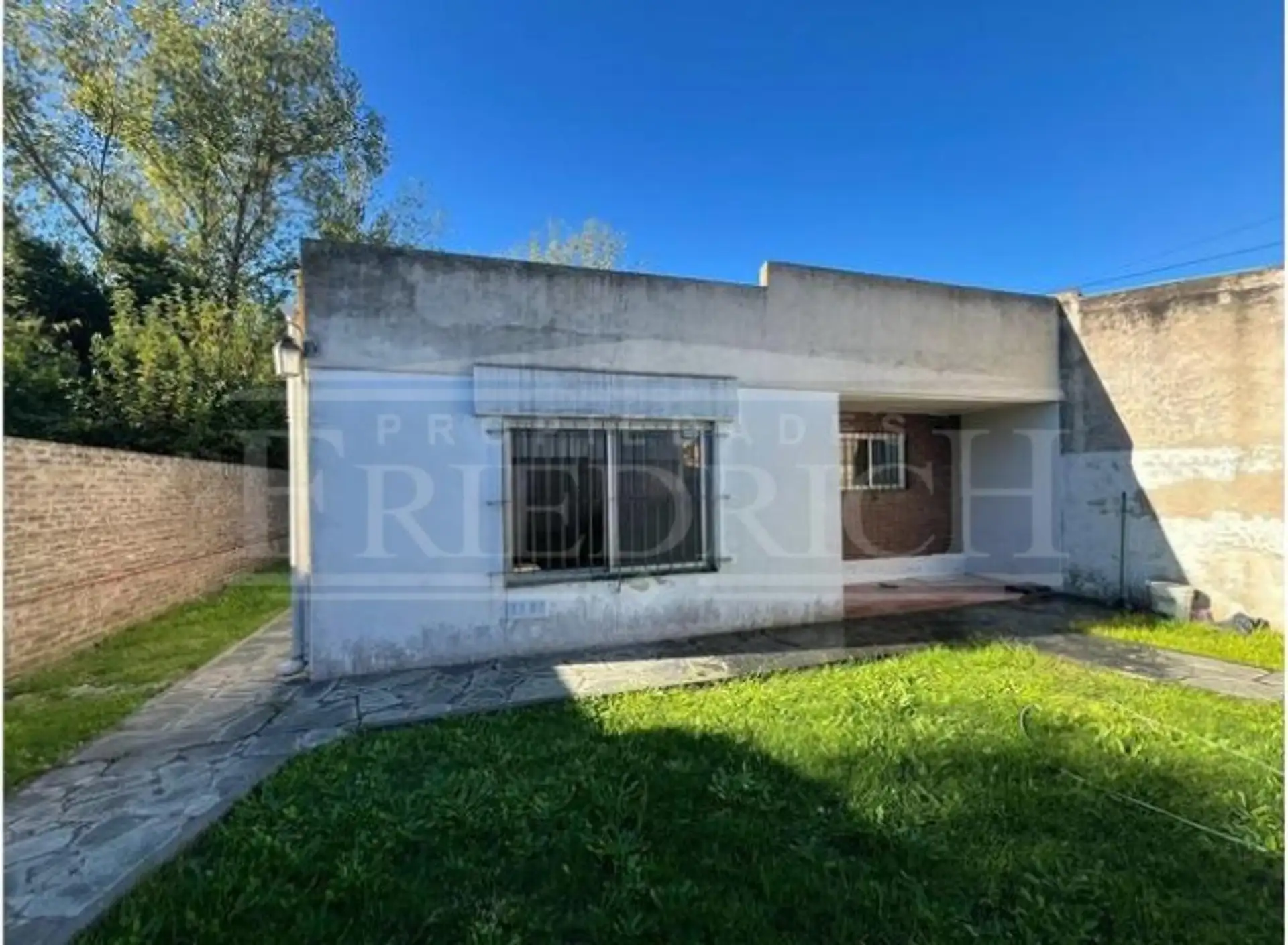 Casa de 2 dormitórios para alugar em Luján