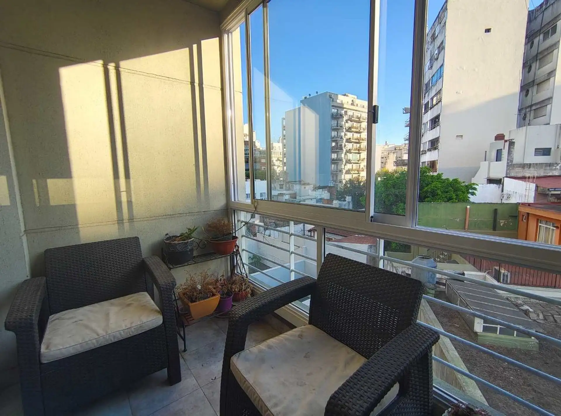 Apartamento mobiliado com 3 dormitórios em La Paternal