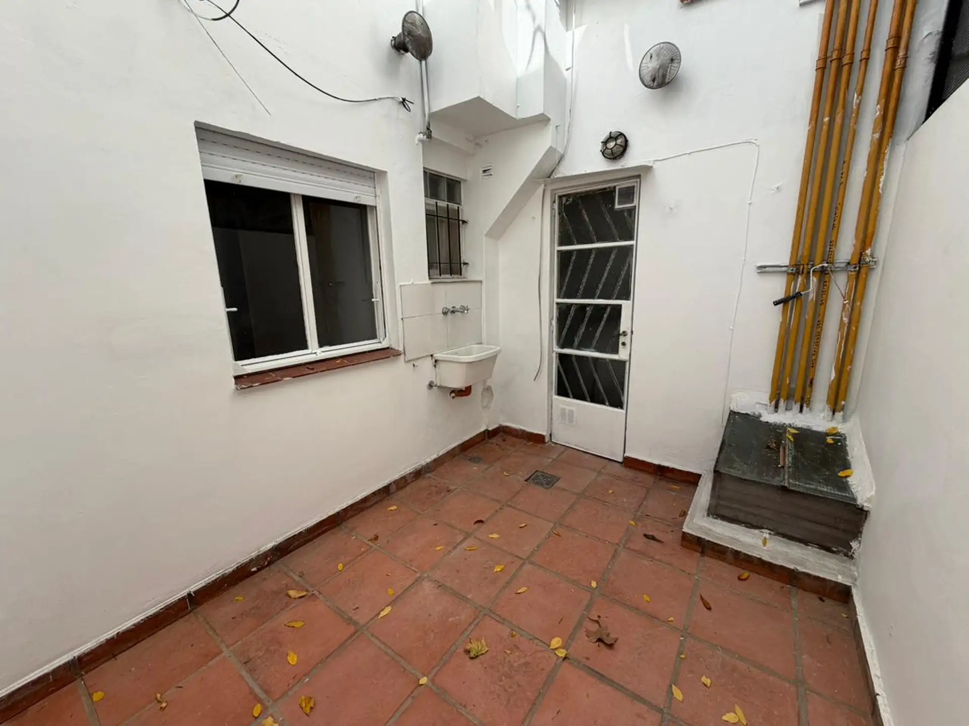 Kitnet com pátio em Palermo