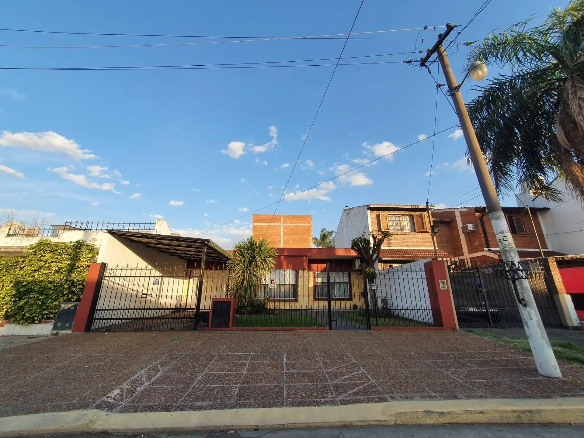 Casa de 3 ambientes en Villa Luzuriaga