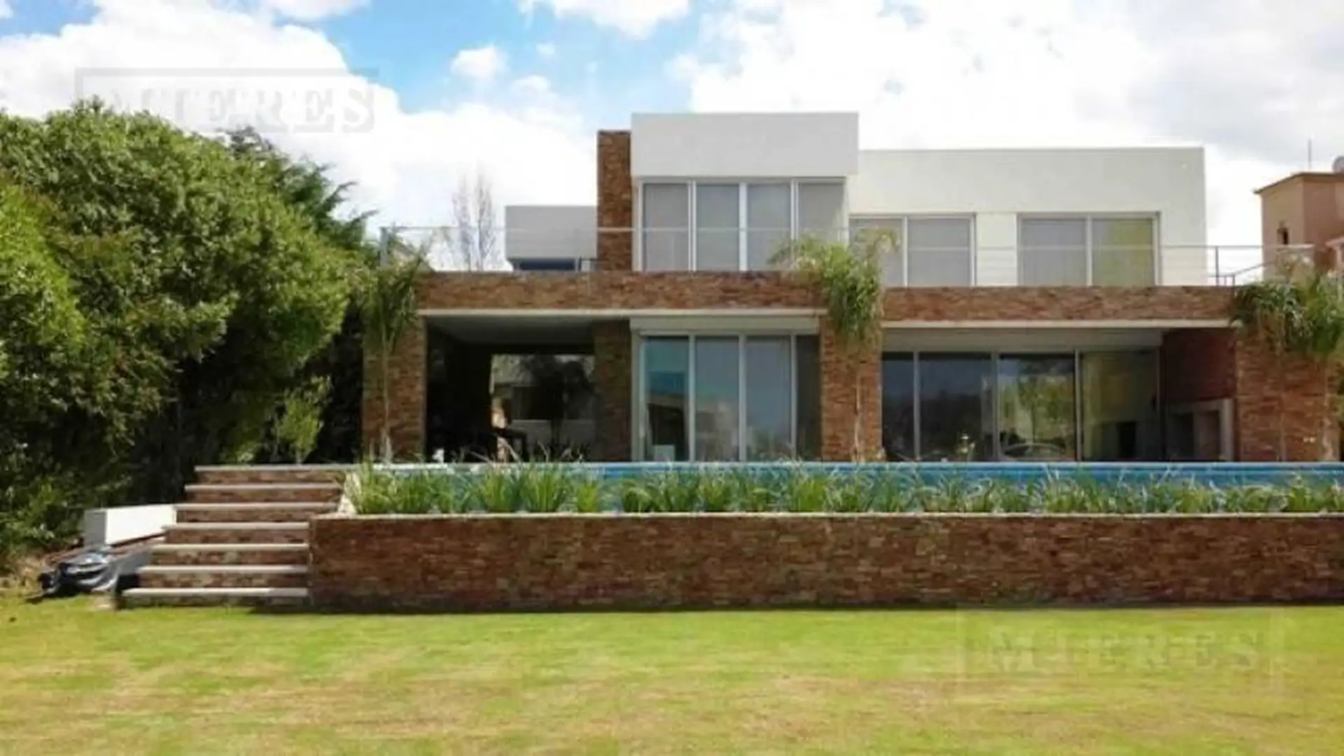 Four-bedroom house for rent in Tigre