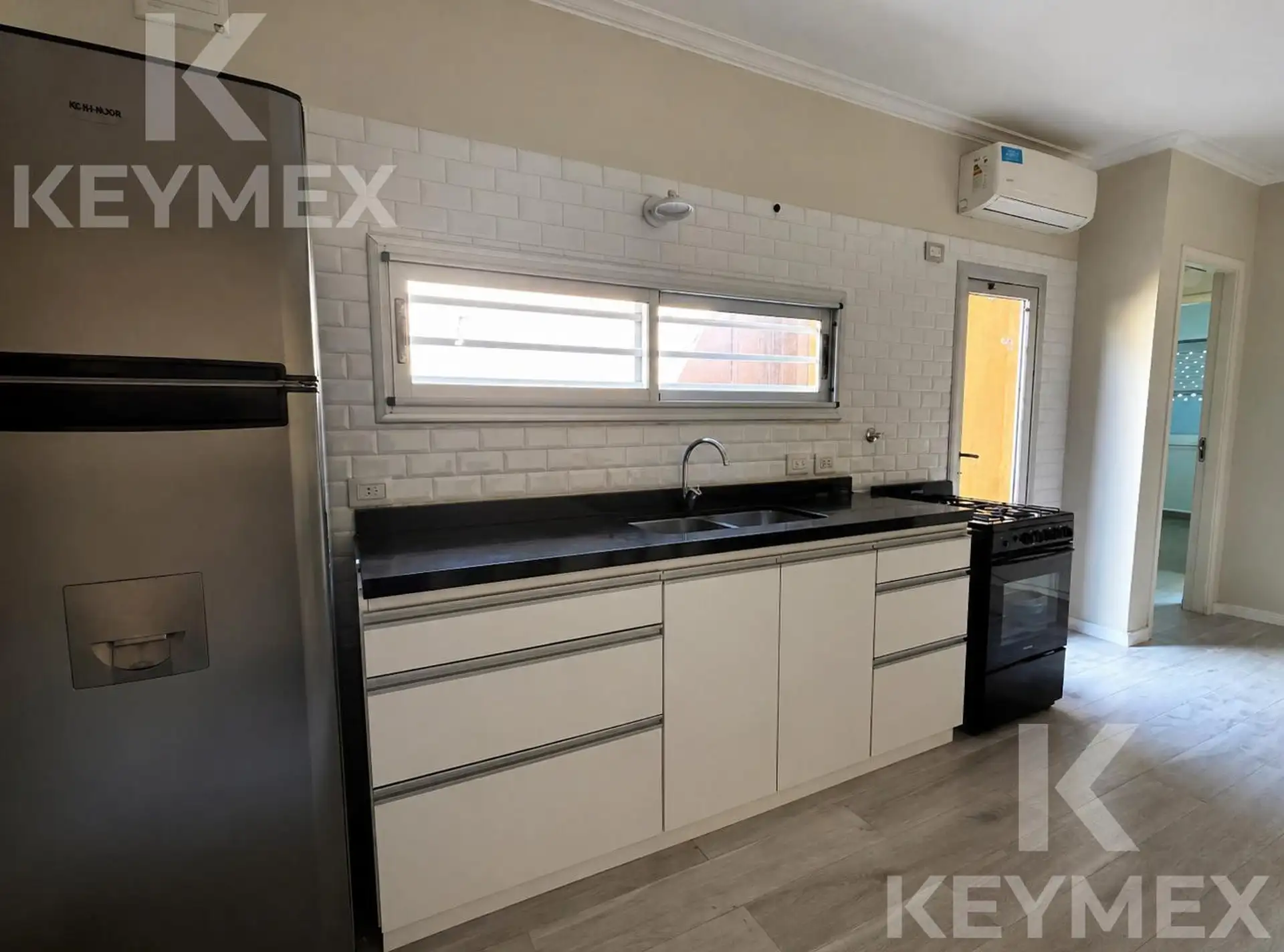 Apartamento de 1 quarto com pátio em Villa Elvira