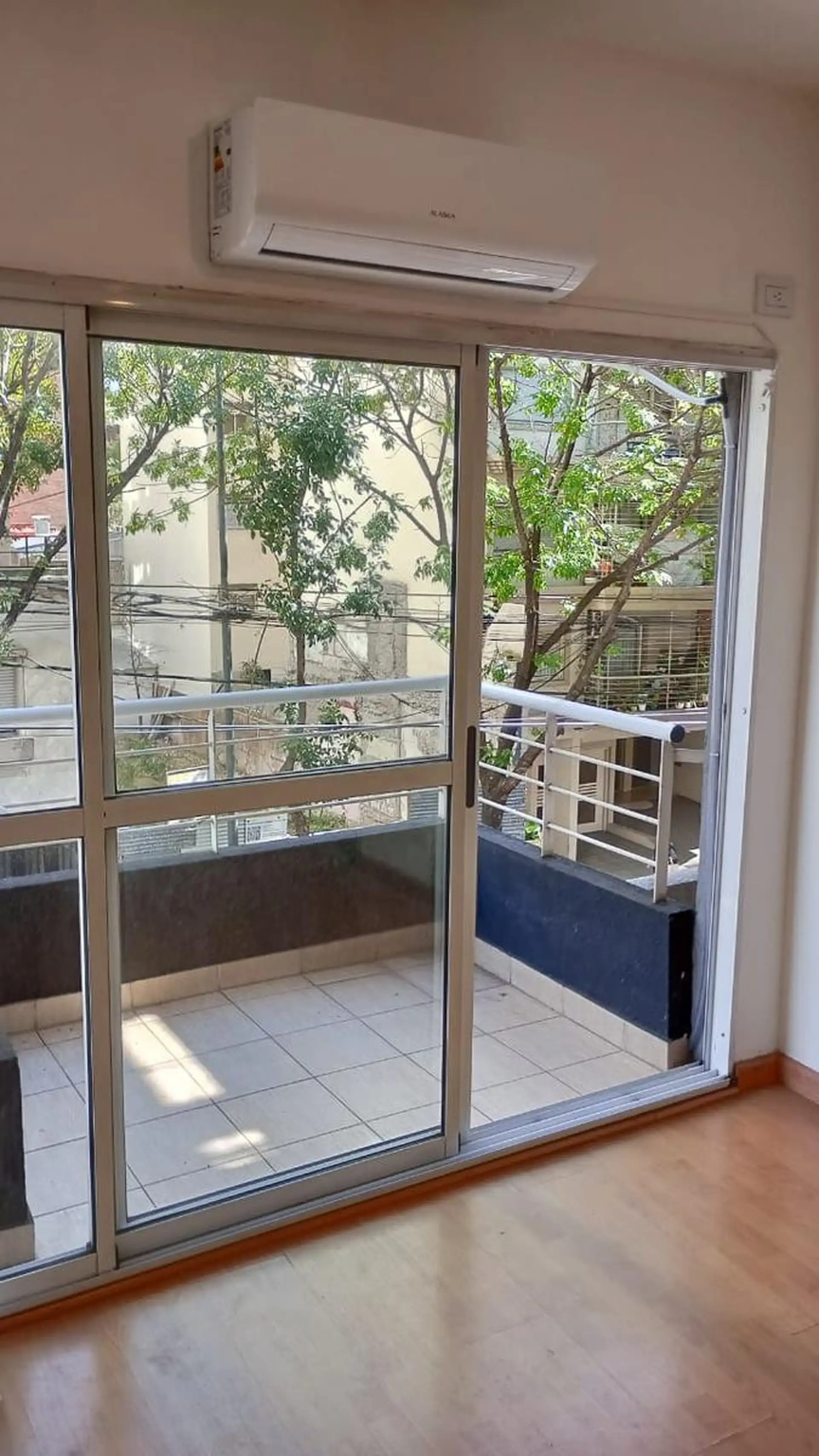 Kitnet de um ambiente com varanda em Caballito