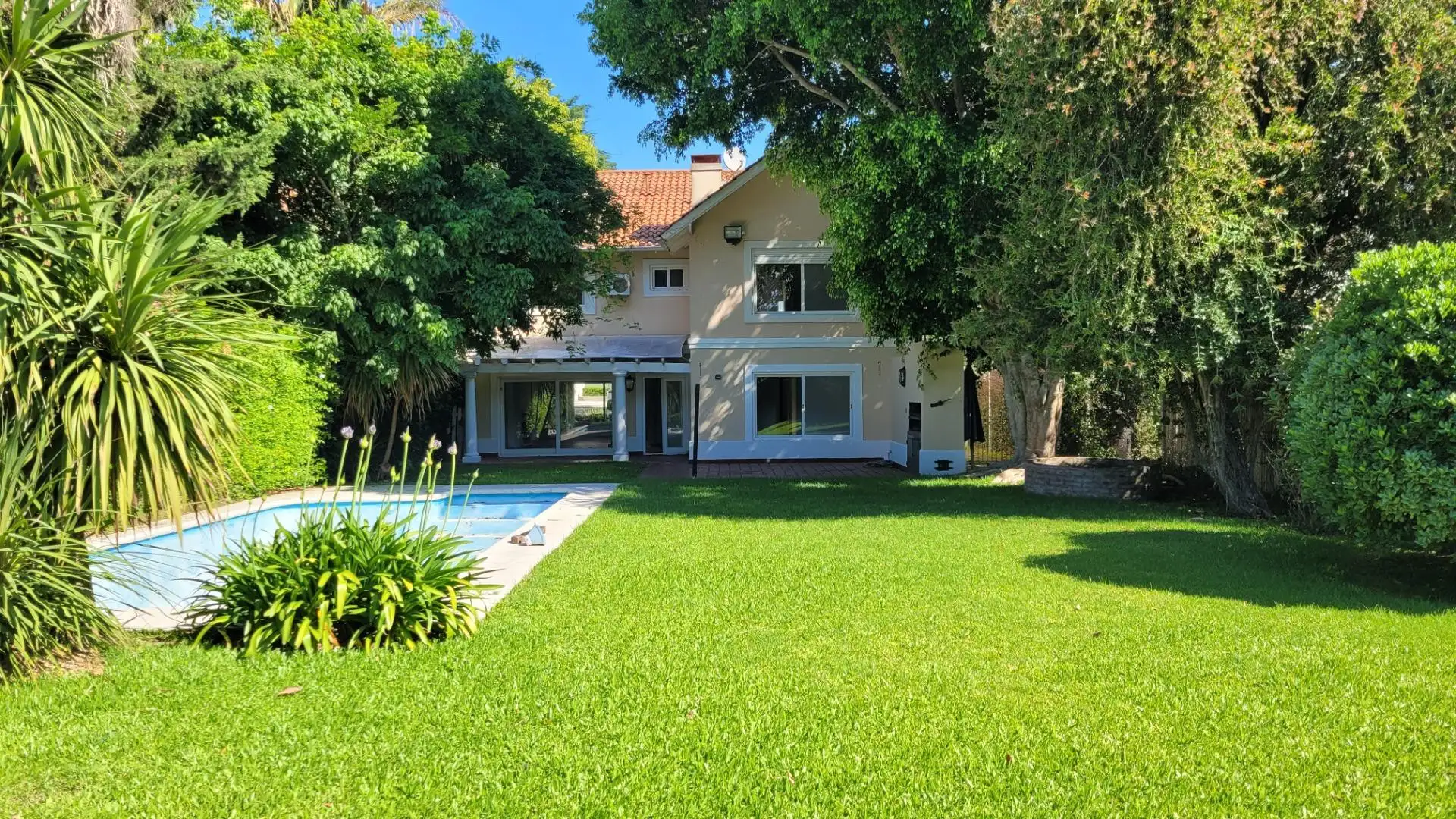 Unfurnished house for rent in Boating Club, San Isidro