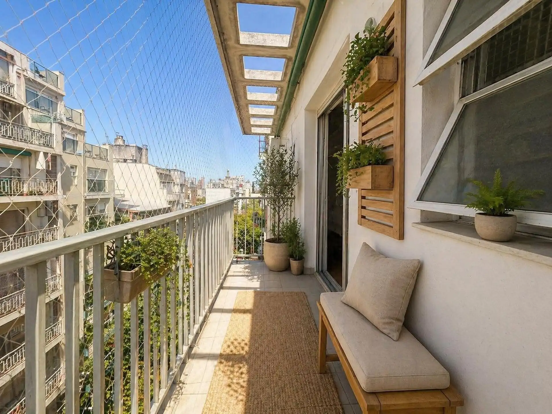 Apartamento de três ambientes com varanda em Balvanera