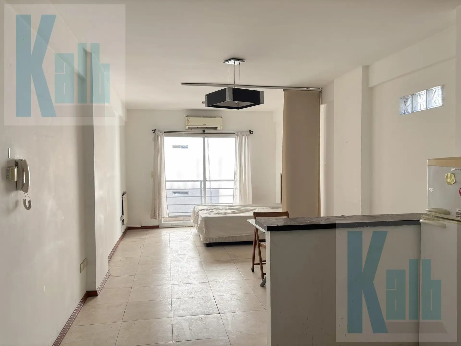 Kitnet mobiliada com varanda em Balvanera