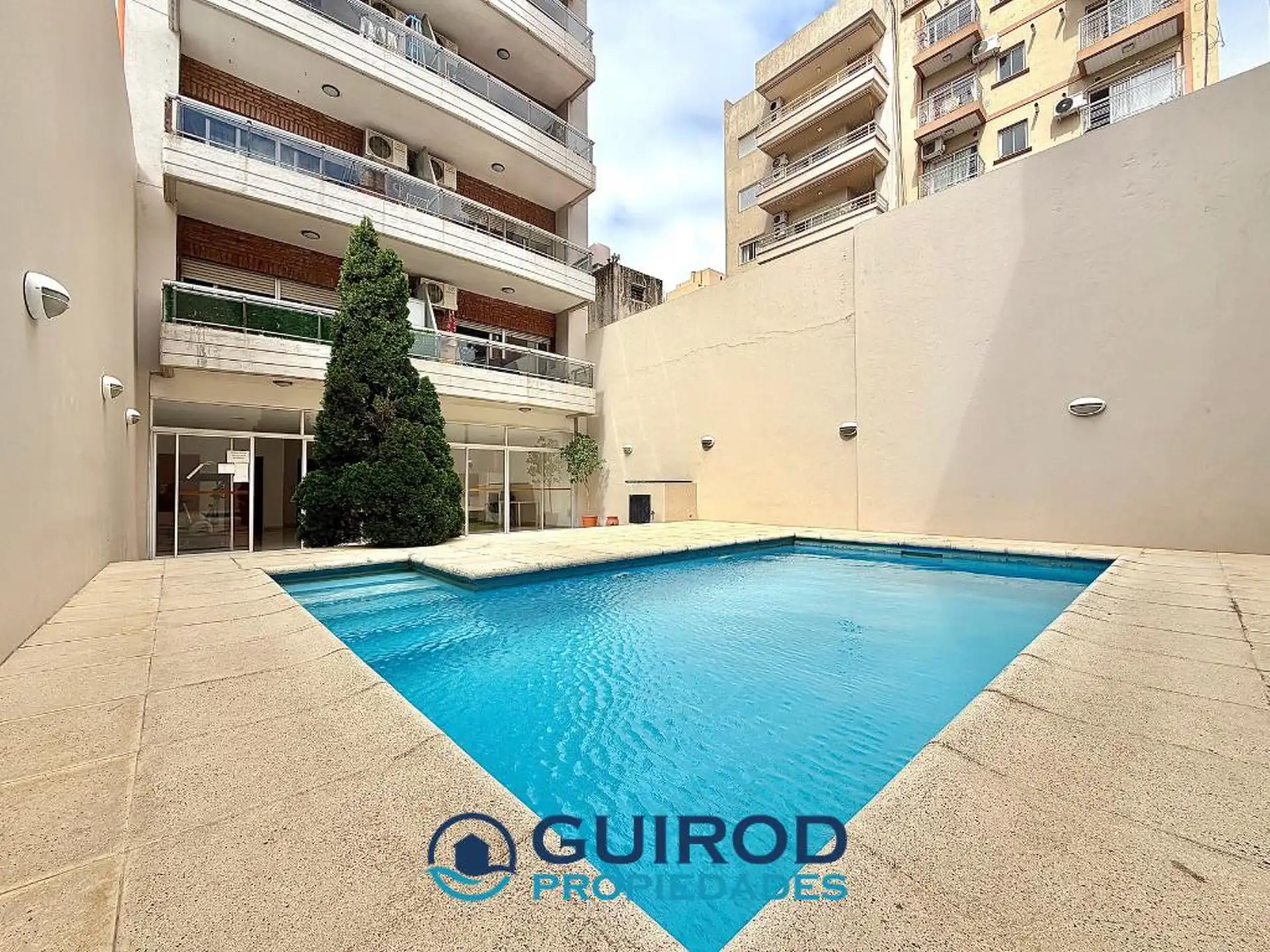 Monoambiente al frente con balcón en Villa Pueyrredón