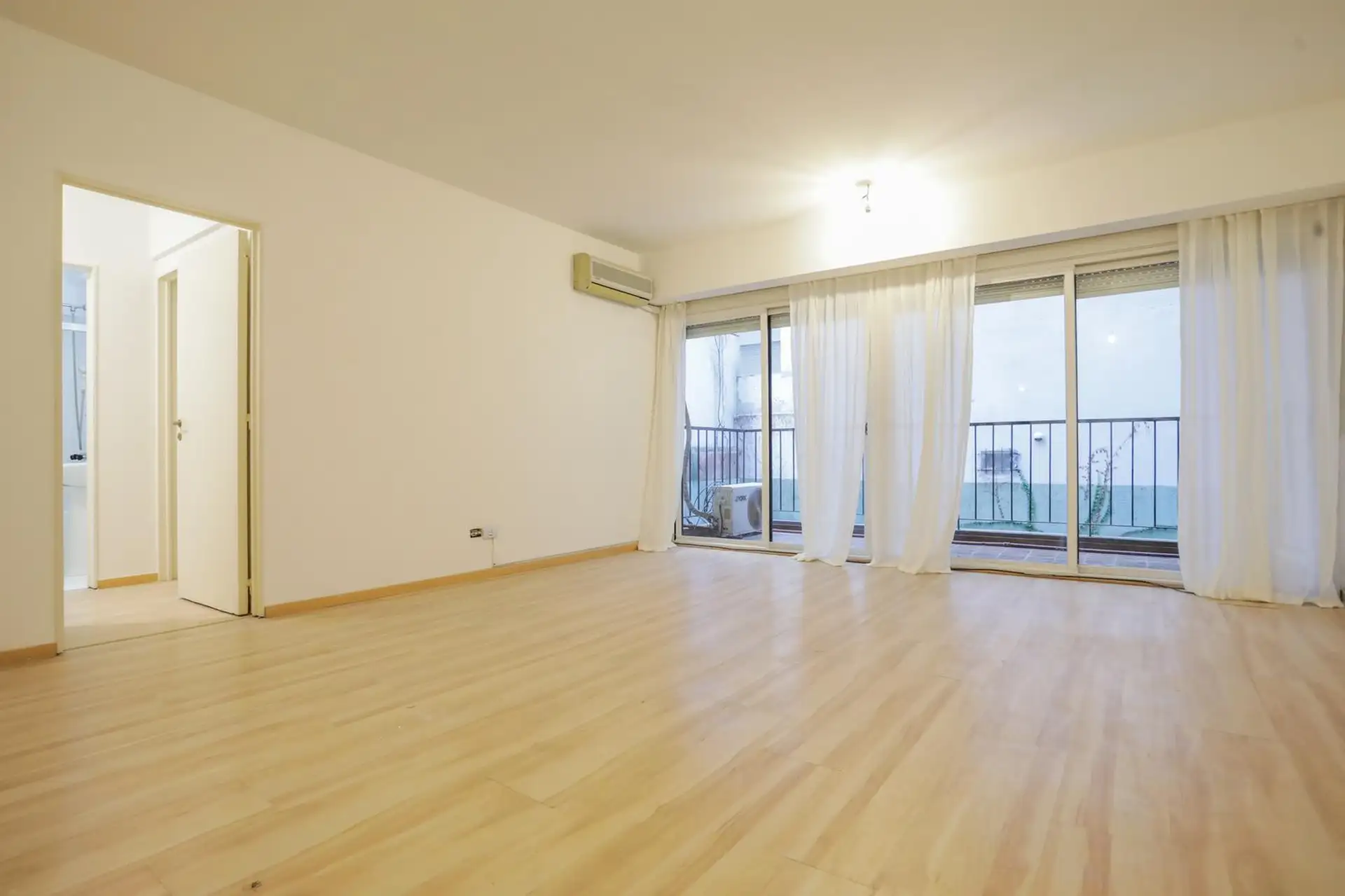 Two-bedroom apartment in Recoleta