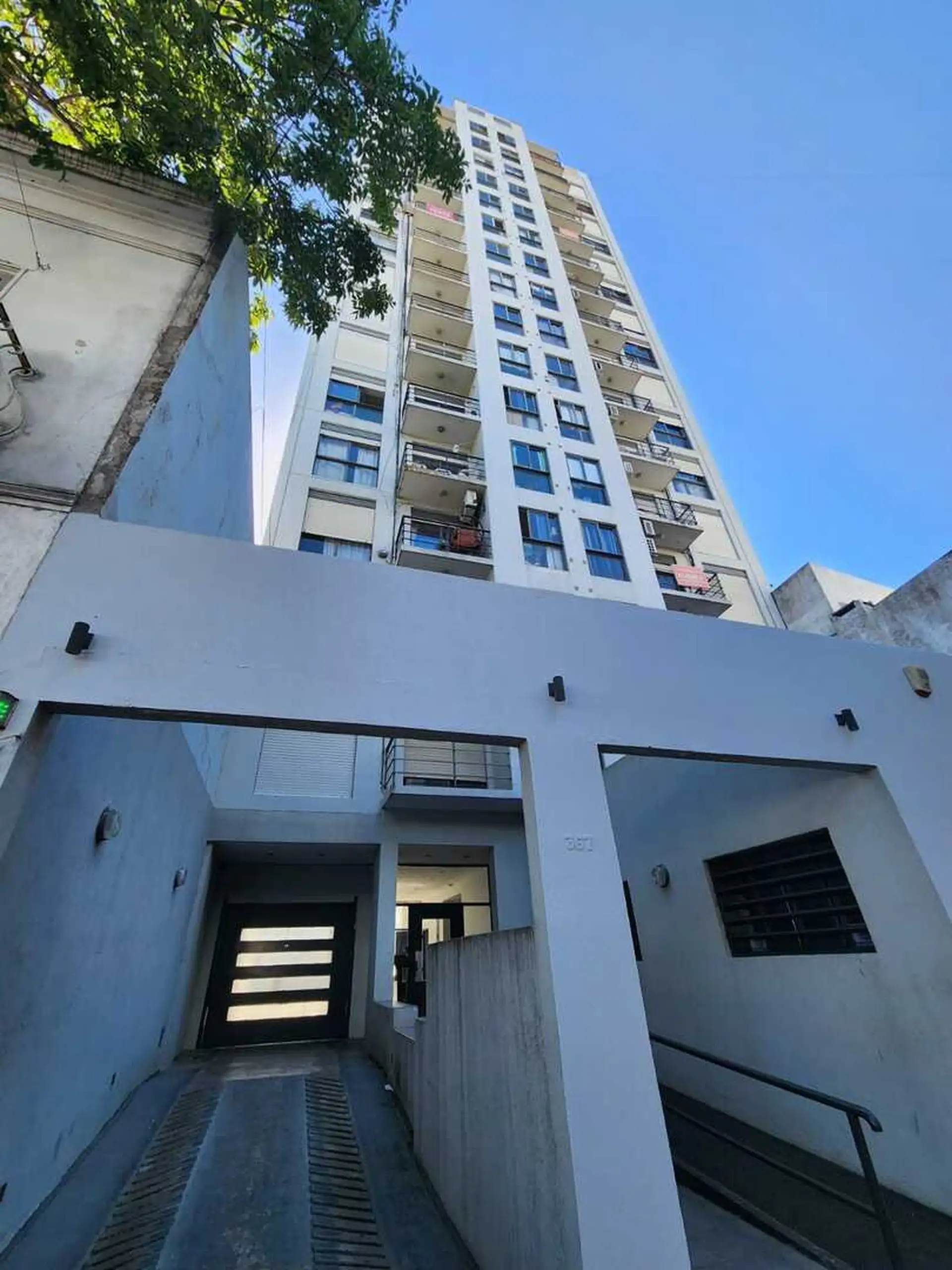 Departamento de 1 dormitorio con balcón en Bosque