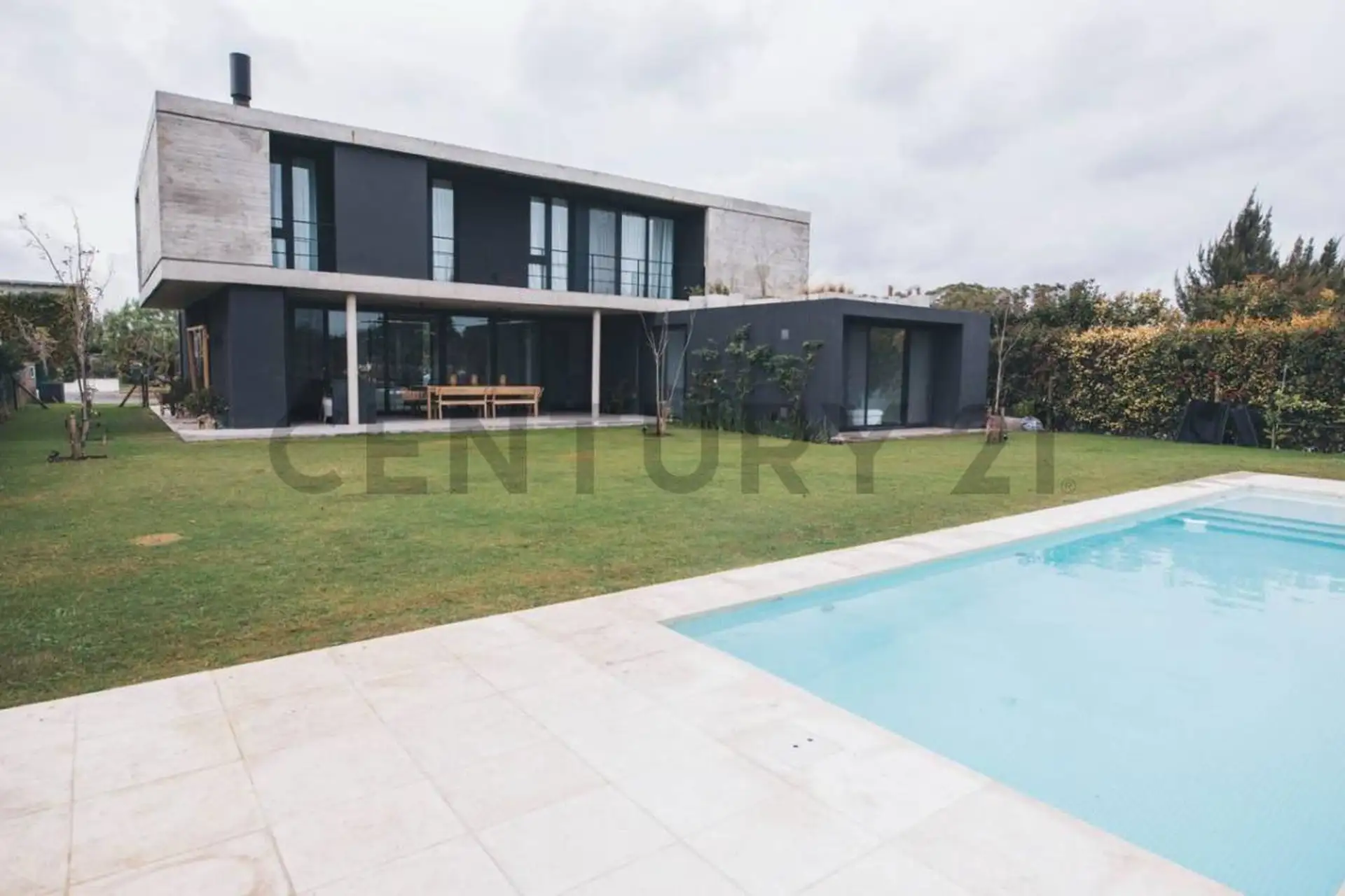 Casa para aluguel com 2 suítes em San Fernando