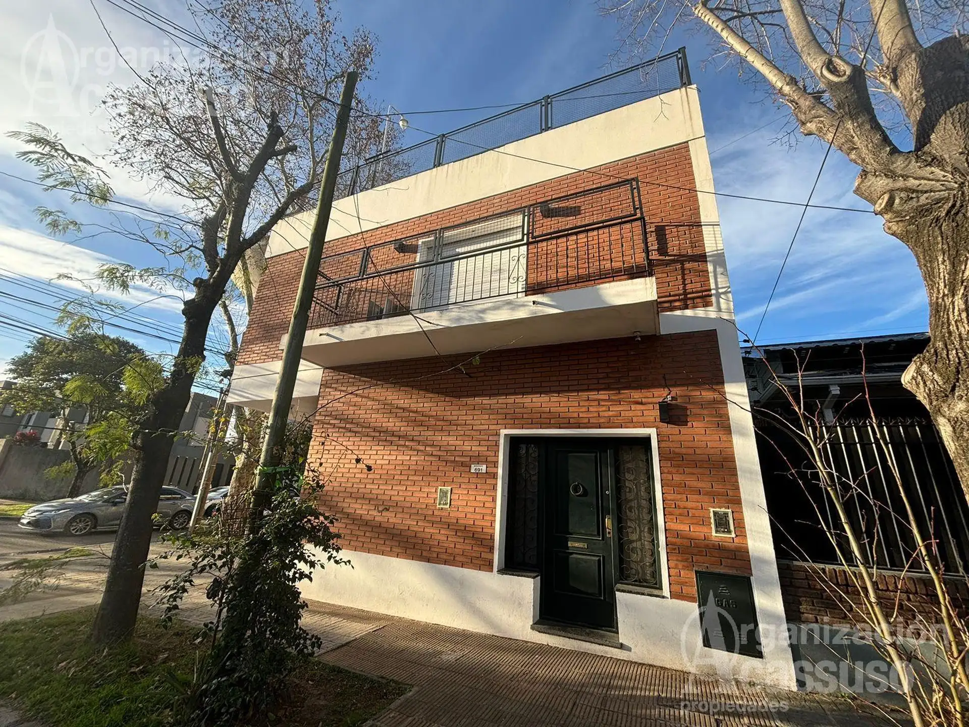 Three-bedroom PH in San Isidro