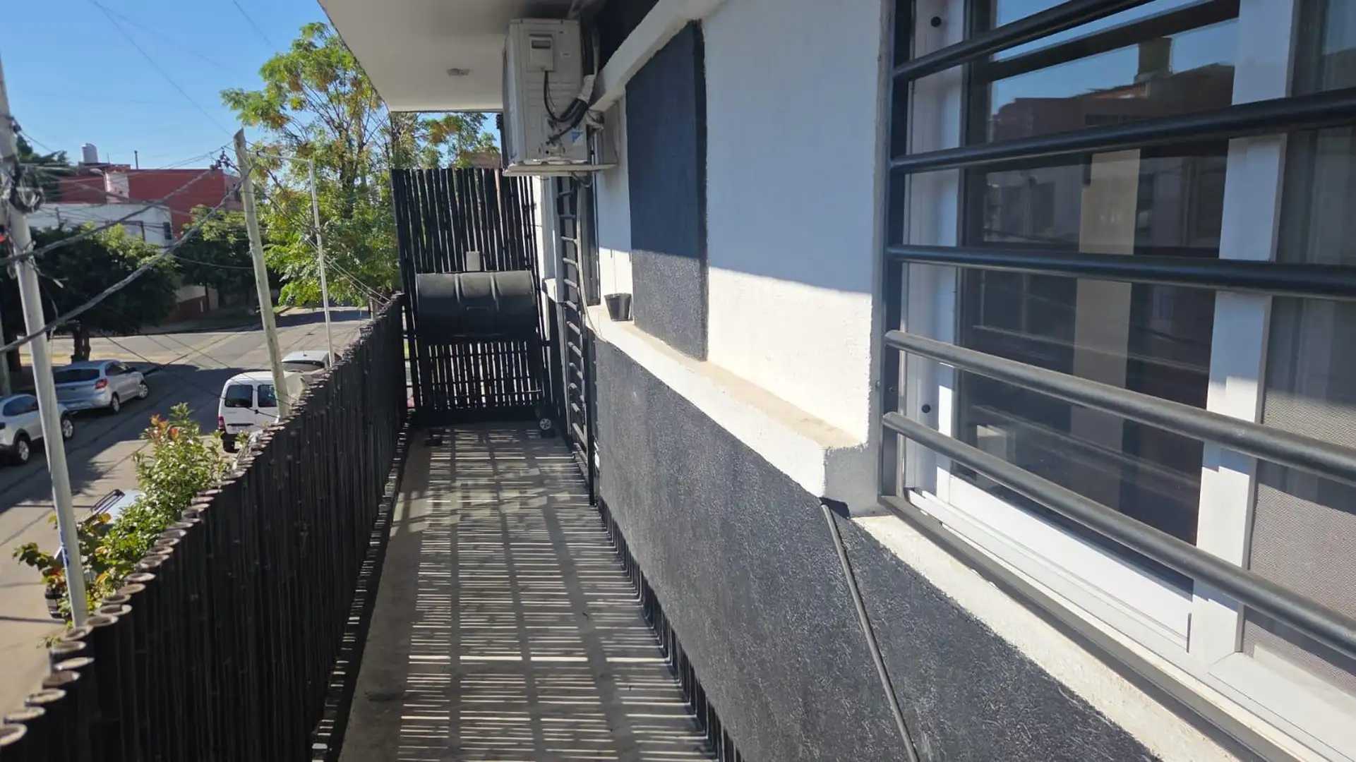 Departamento de 3 ambientes al frente en Sarandí