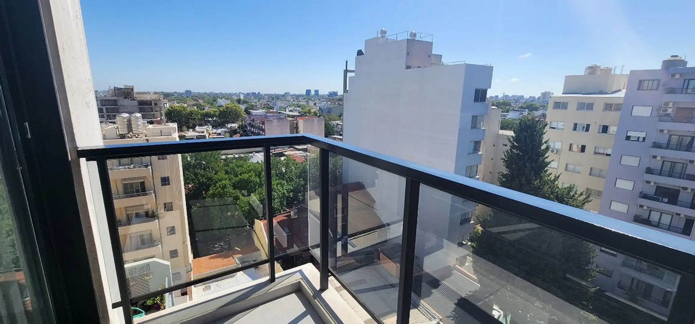 Kitnet novo com varanda em Villa Urquiza