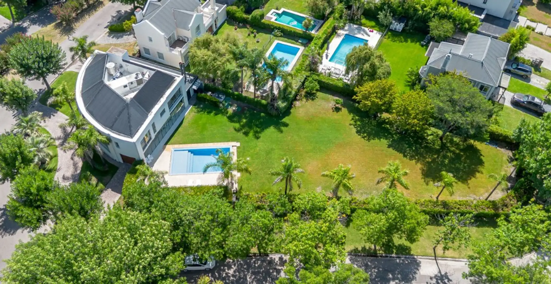 Casa de 5 dormitórios em Escobar