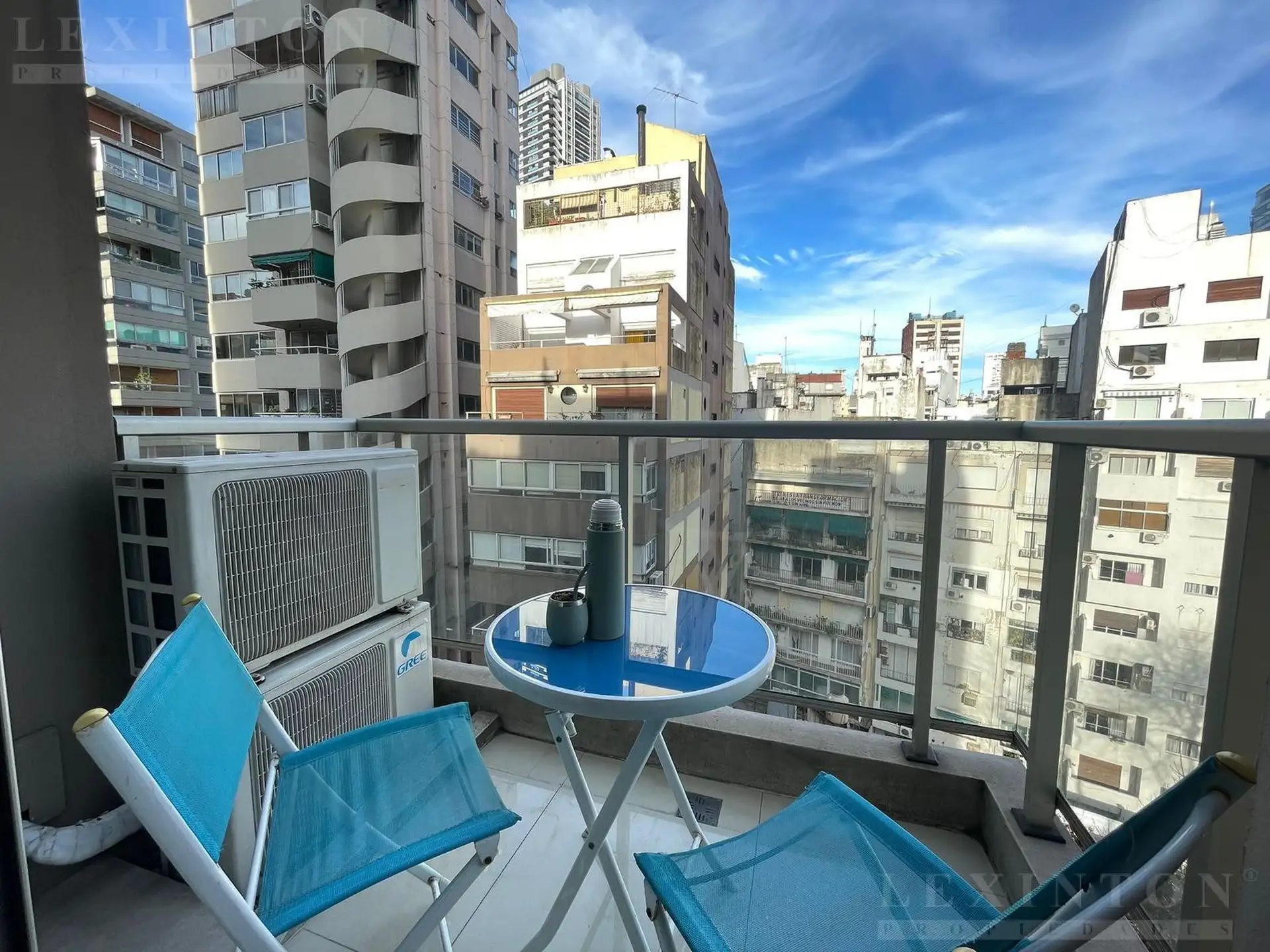 3 ambientes con balcón y cochera
