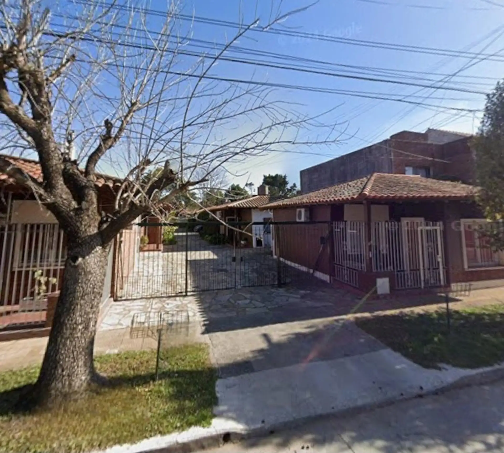 Chalet em complexo semi-privado em Martínez