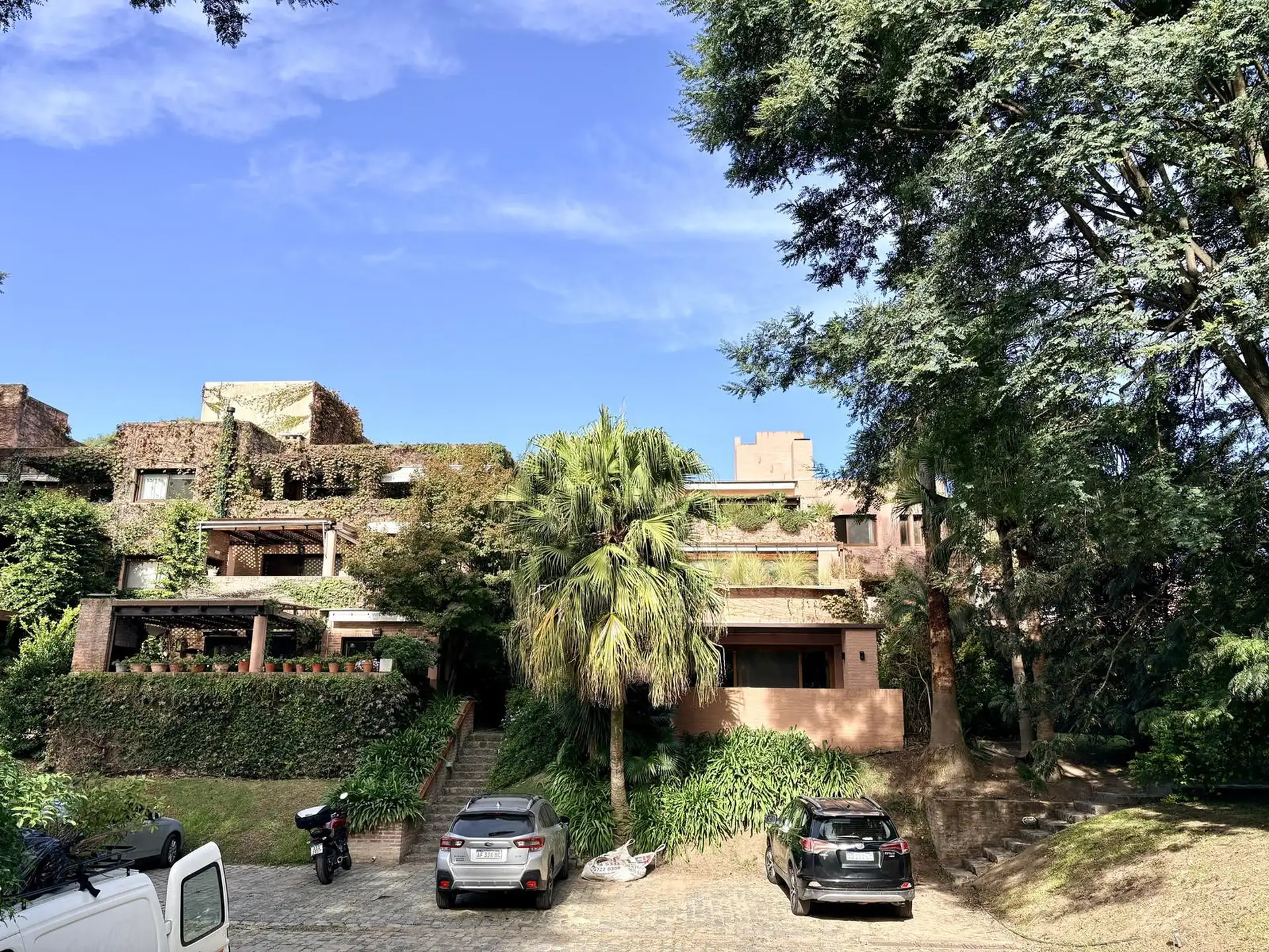 3BR with terrace balcony and grill