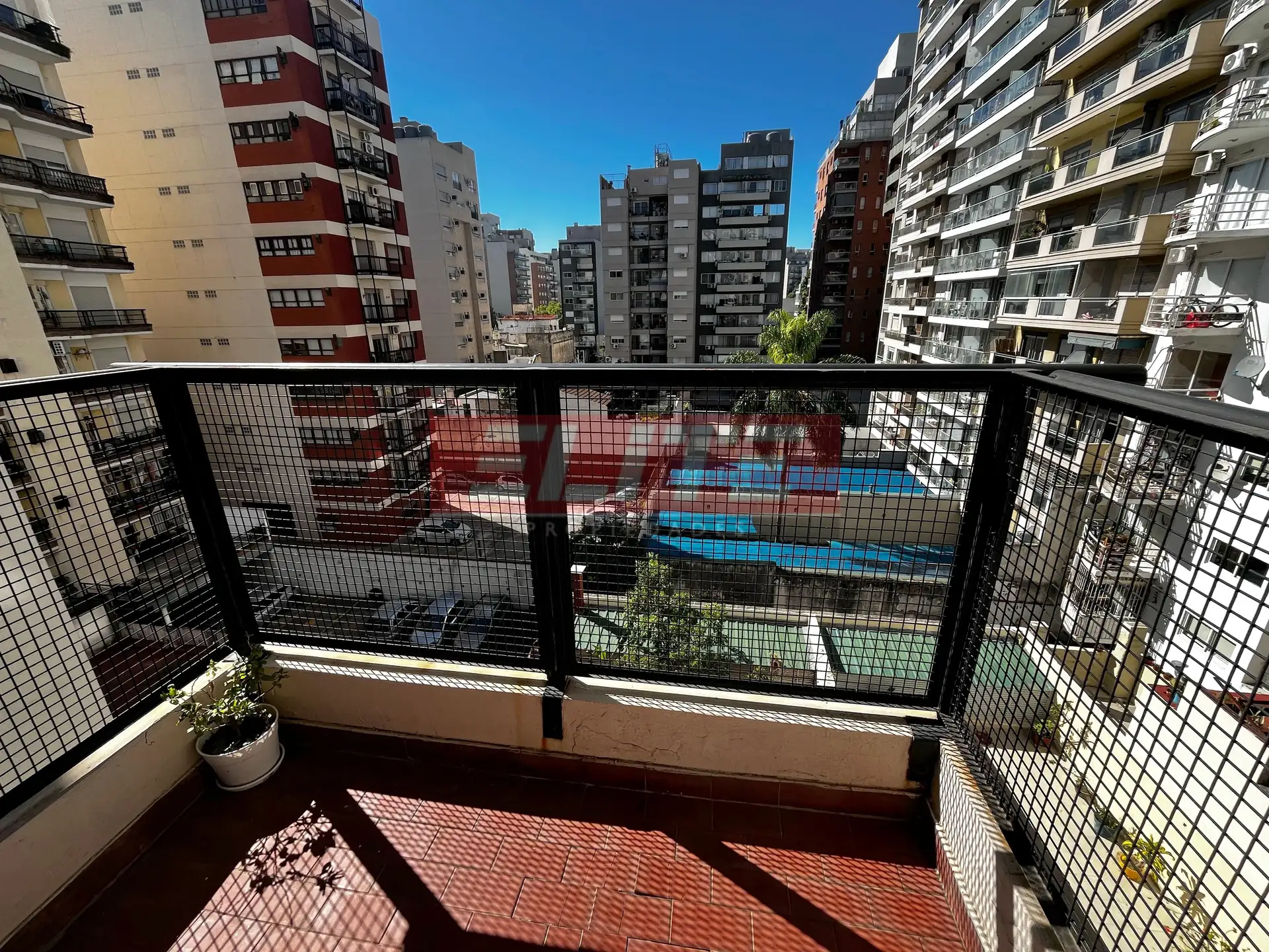 Back-facing balcony, parquet
