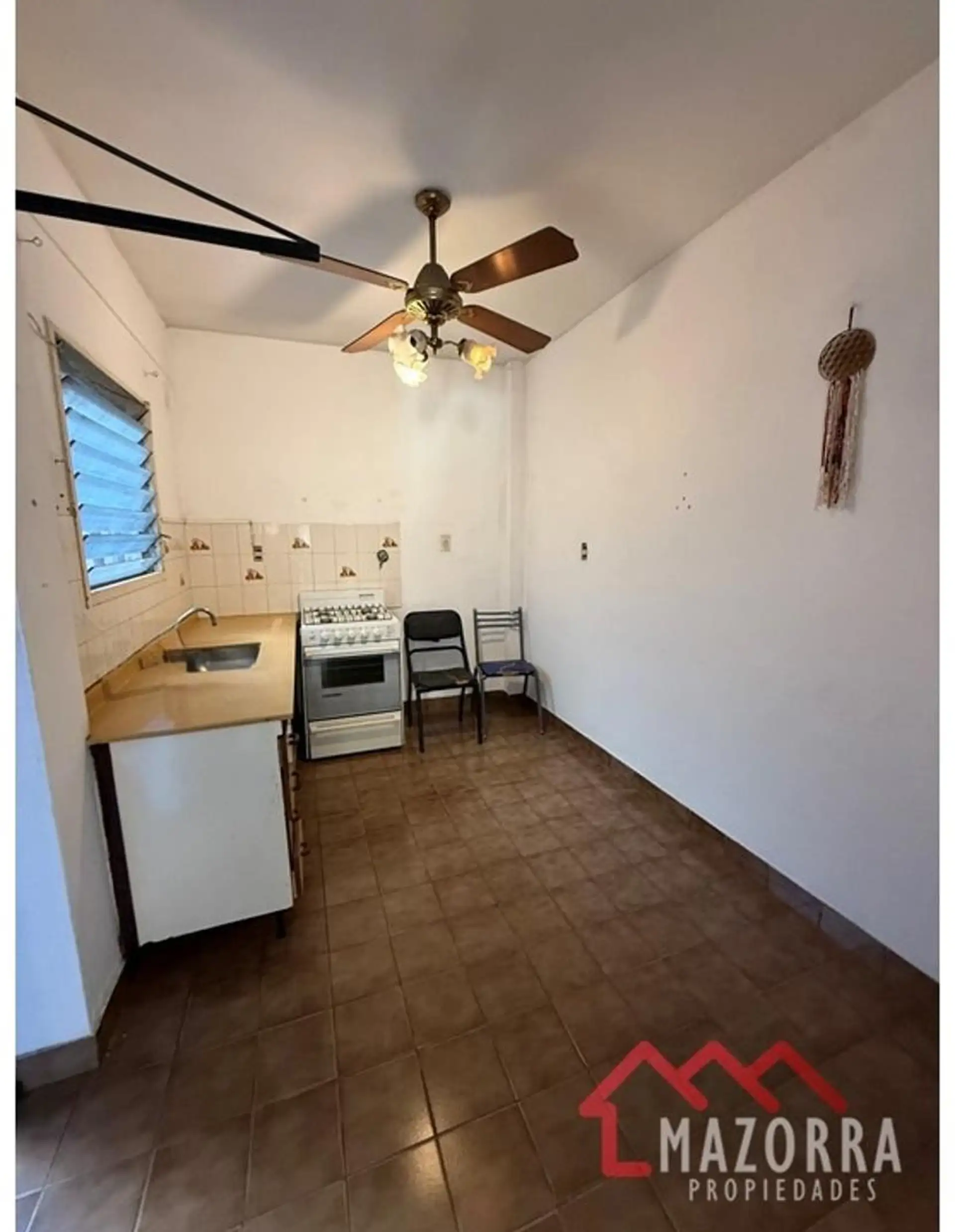4-room PH with patio