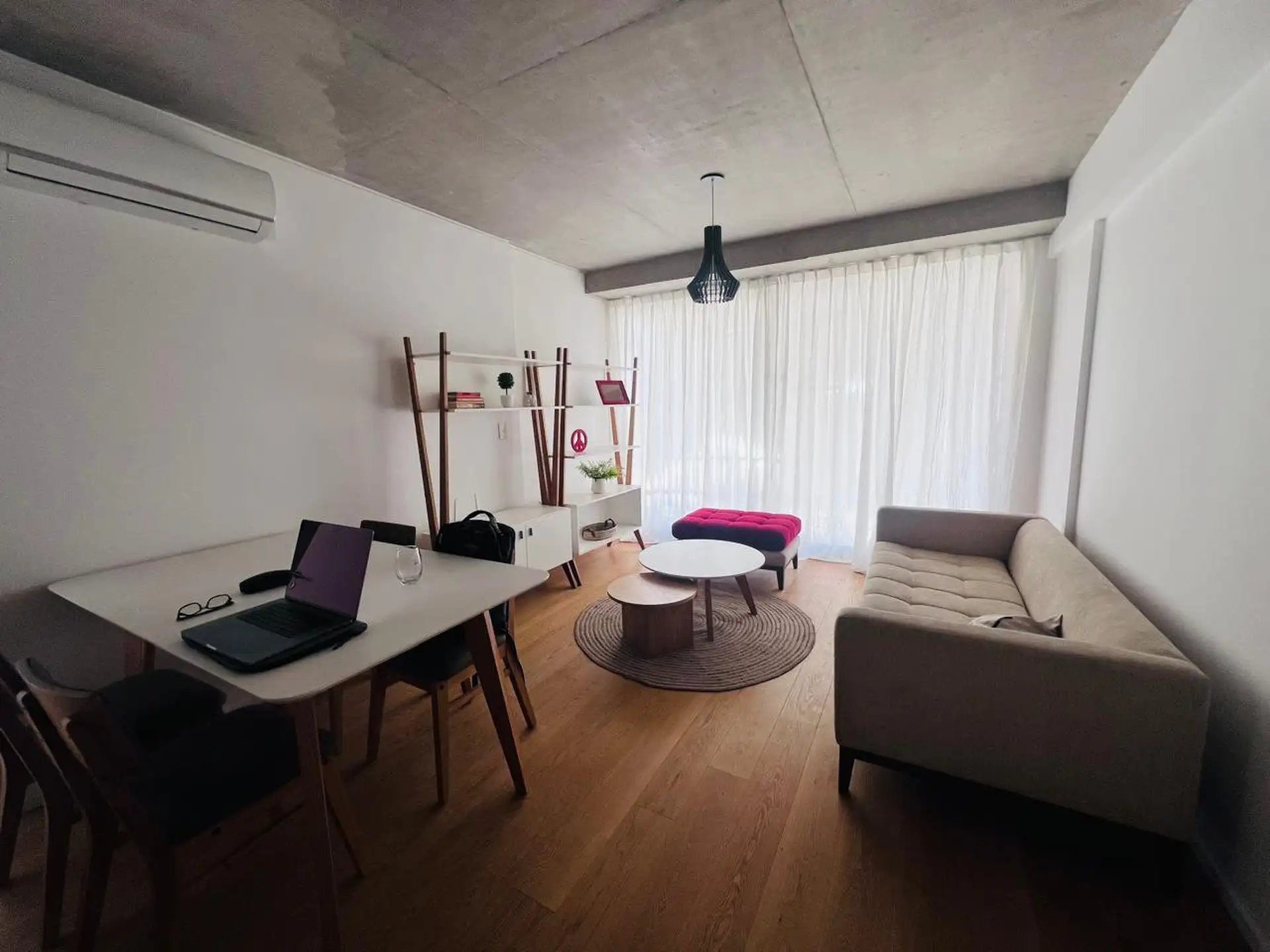 Departamento con balcón y A/A