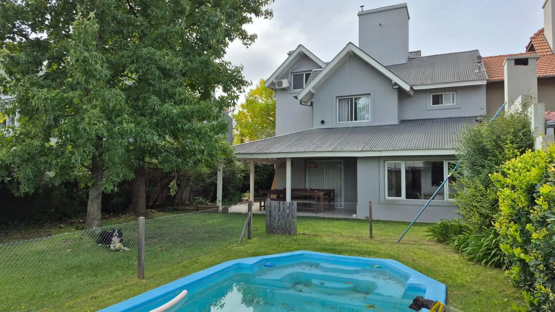 4-bedroom house with pool