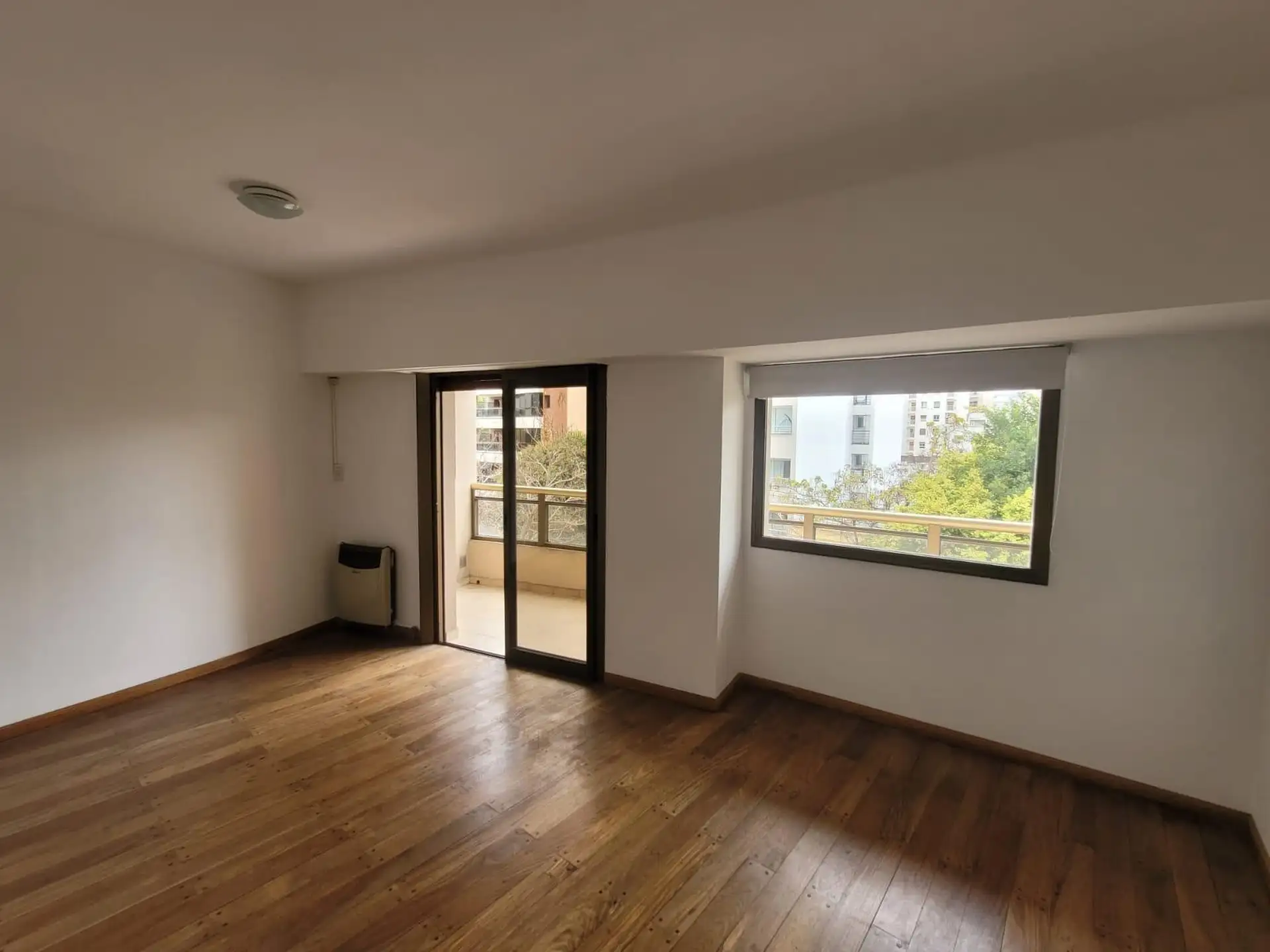 Duplex com 2 quartos e varanda