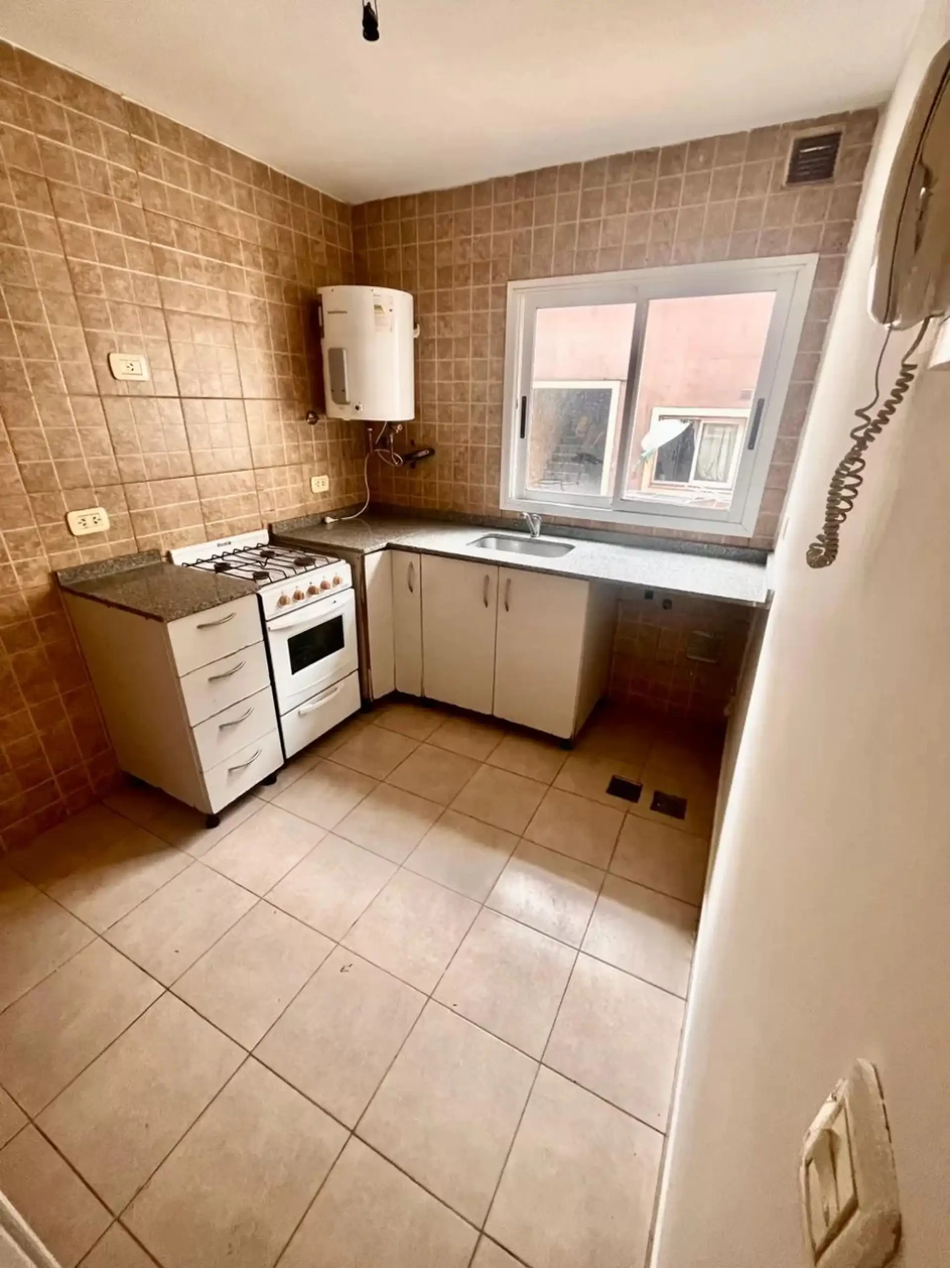 Ground floor, inner patio, gas kitchen
