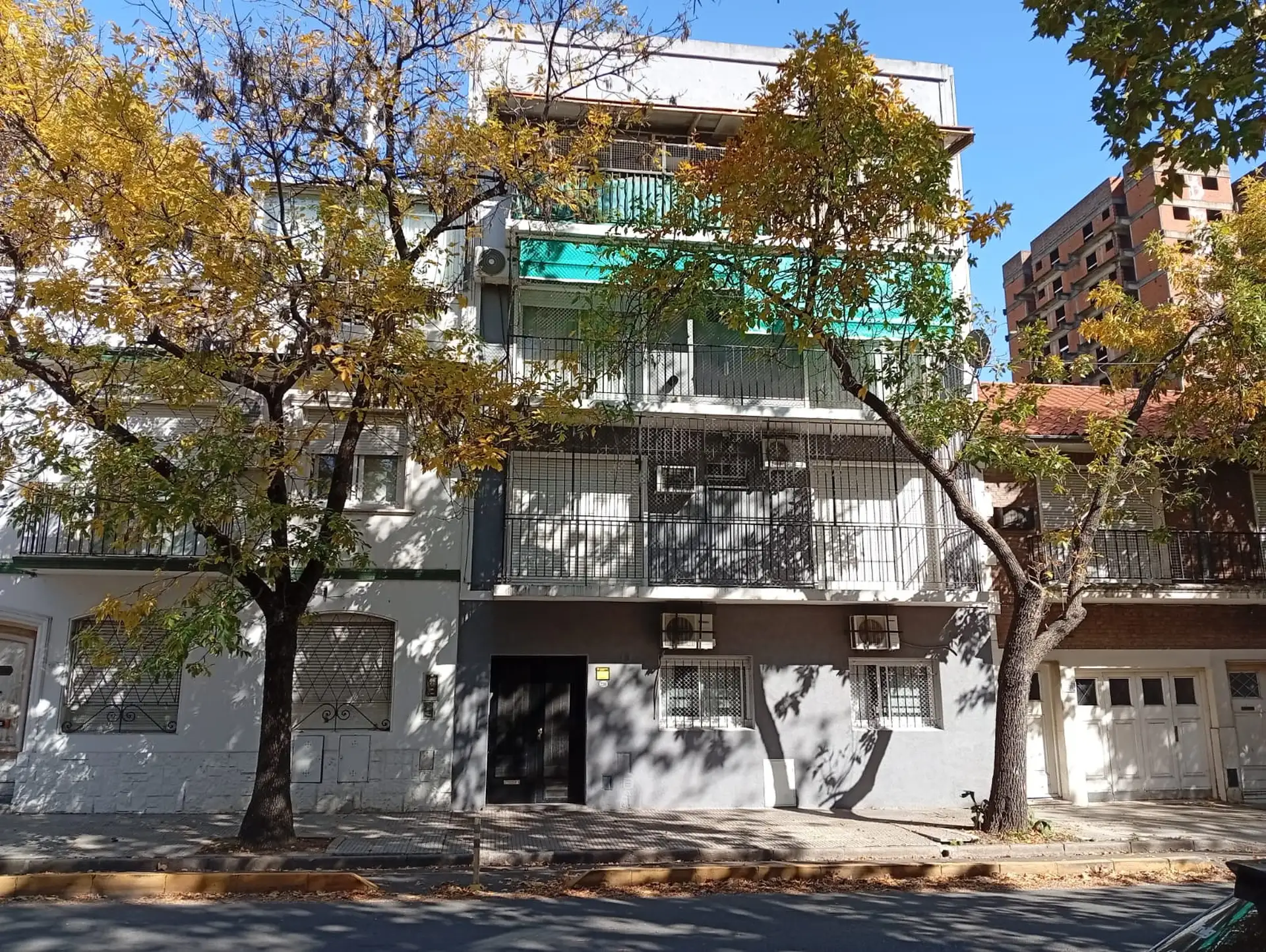 3-room front-facing with balcony
