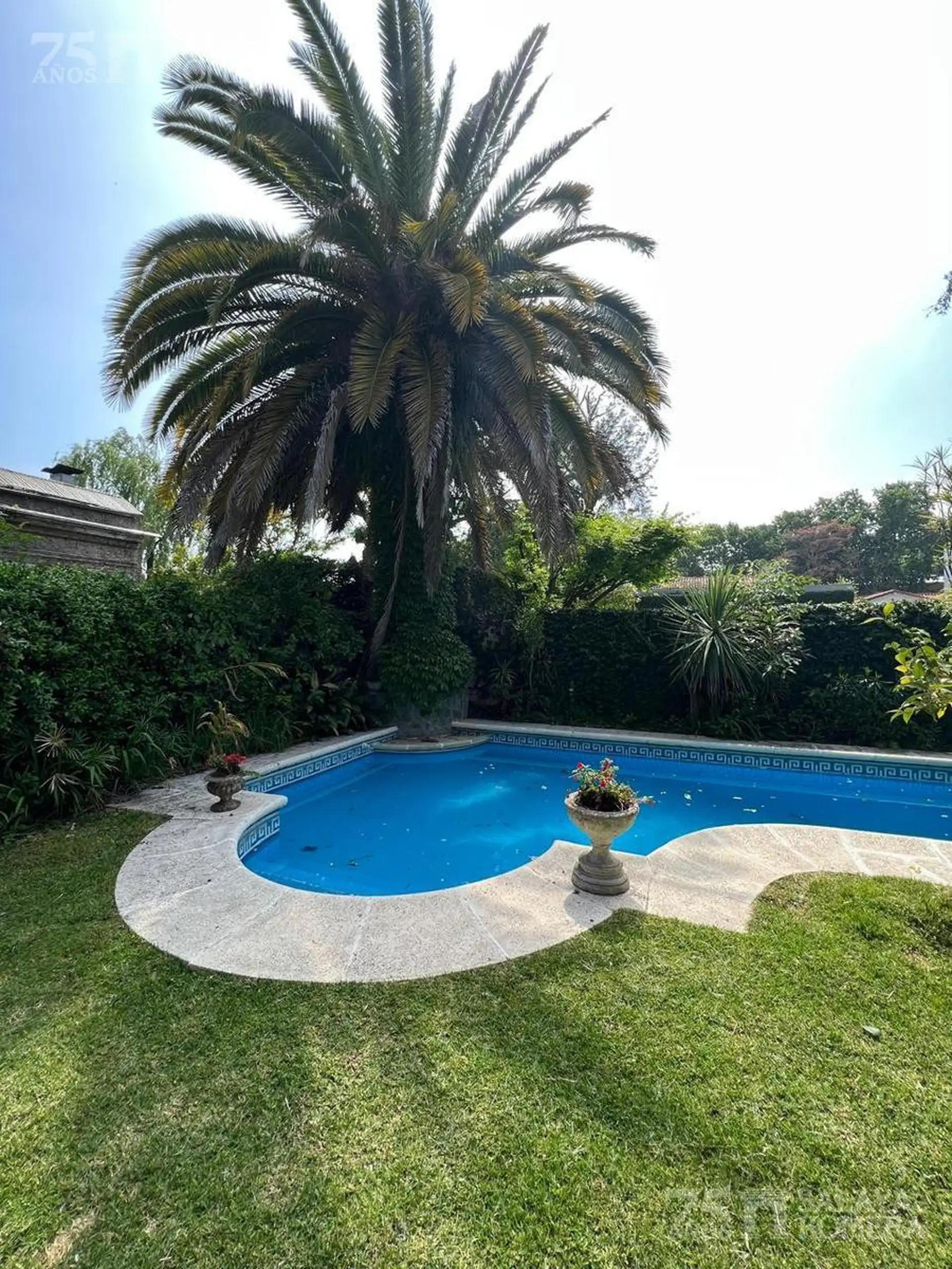 Chalet con jardín y pileta