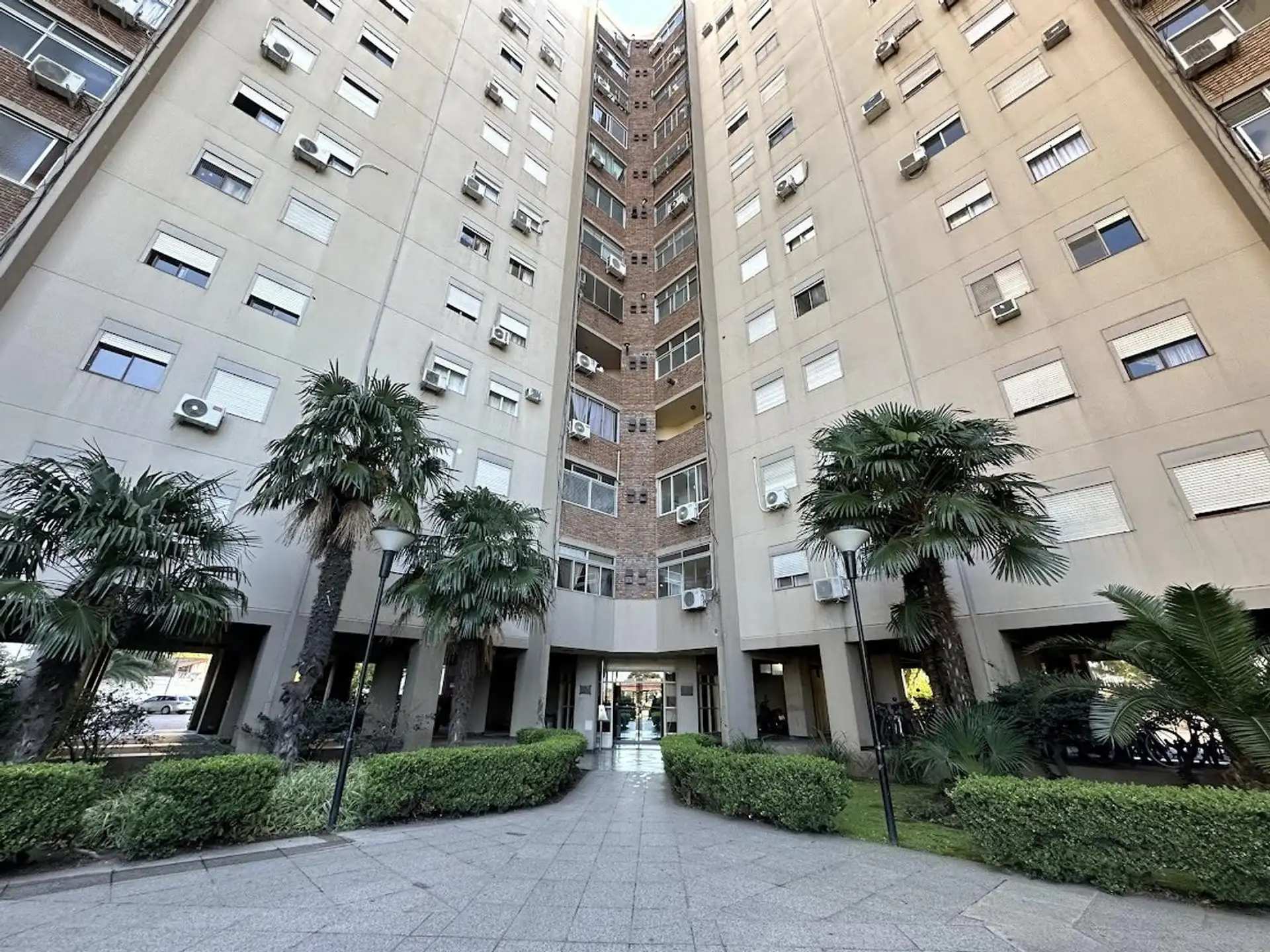 3 ambientes con balcón cubierto