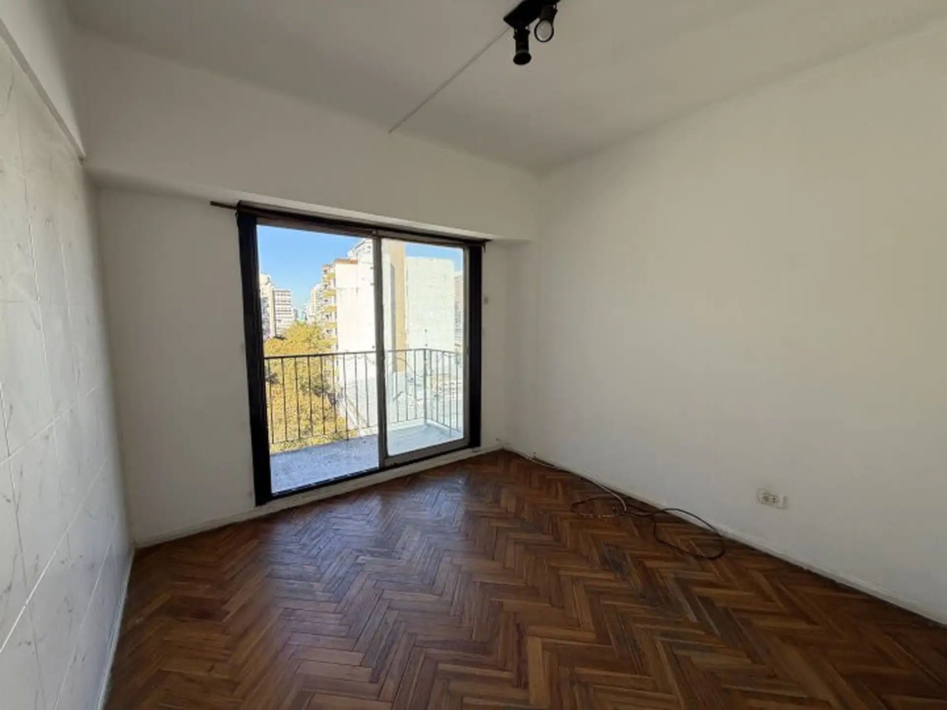 7° piso con balcón, 2 ambientes