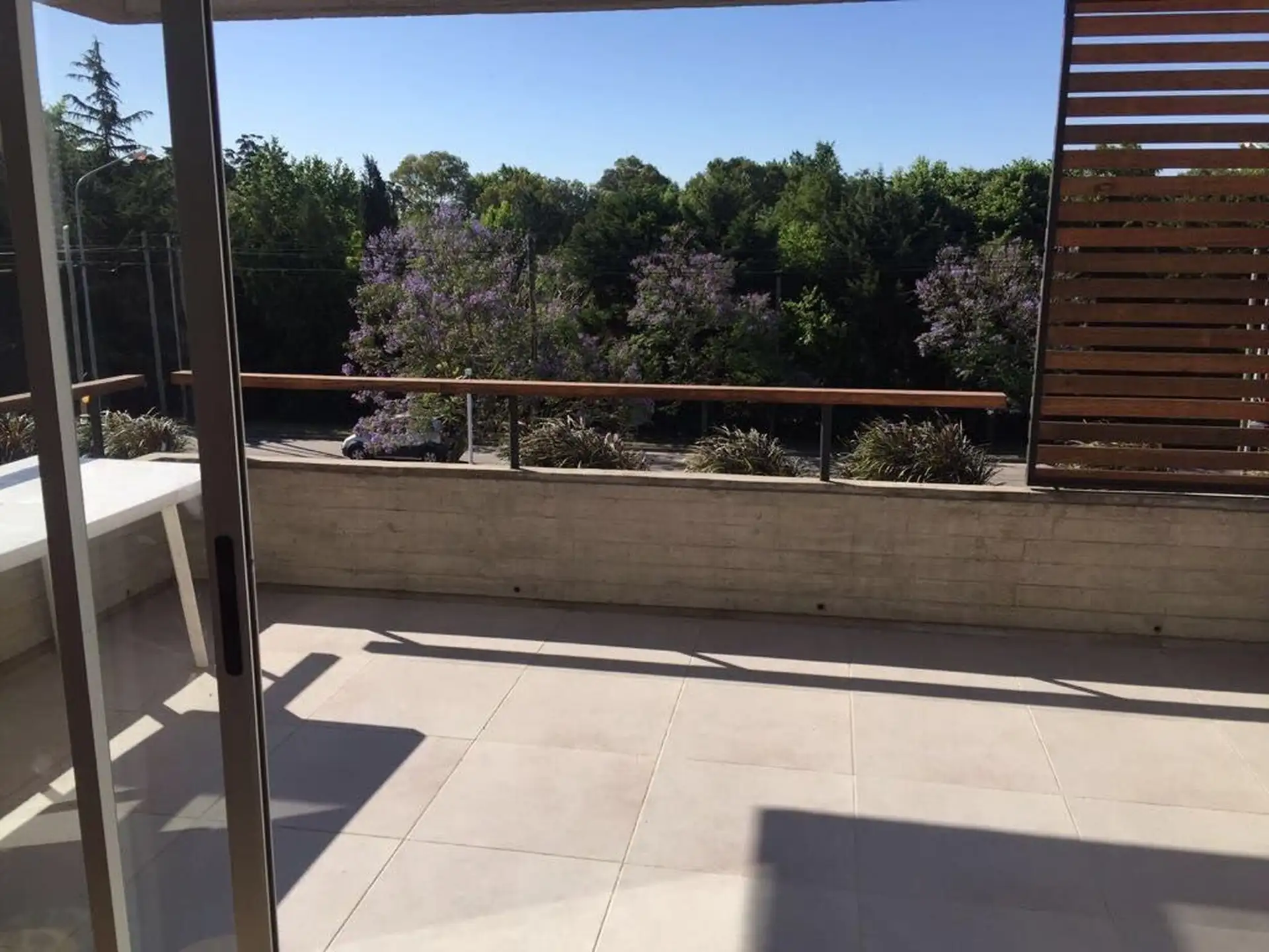 1 dormitorio, balcón terraza con parrilla