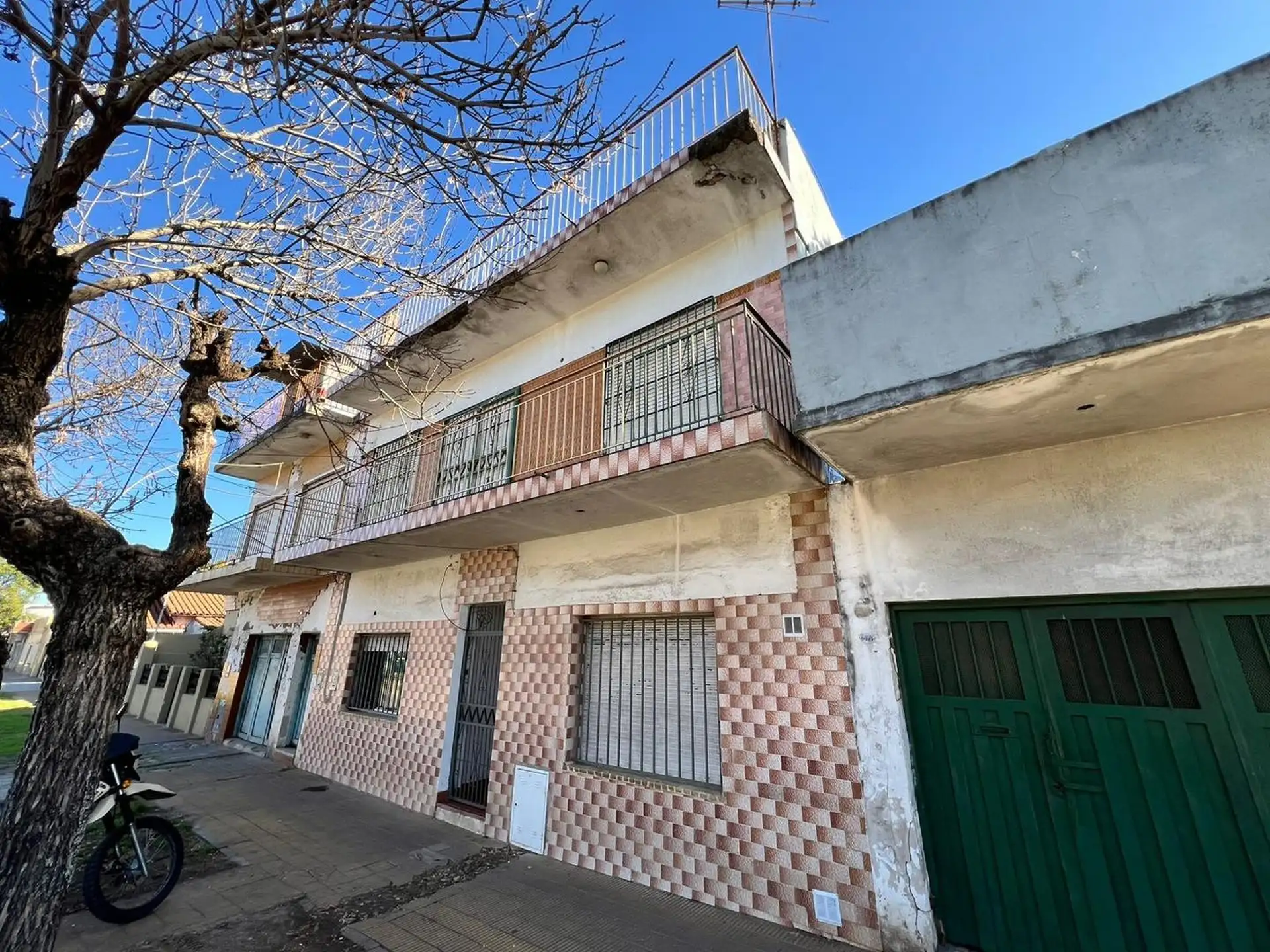 3BR PH with terrace and parking