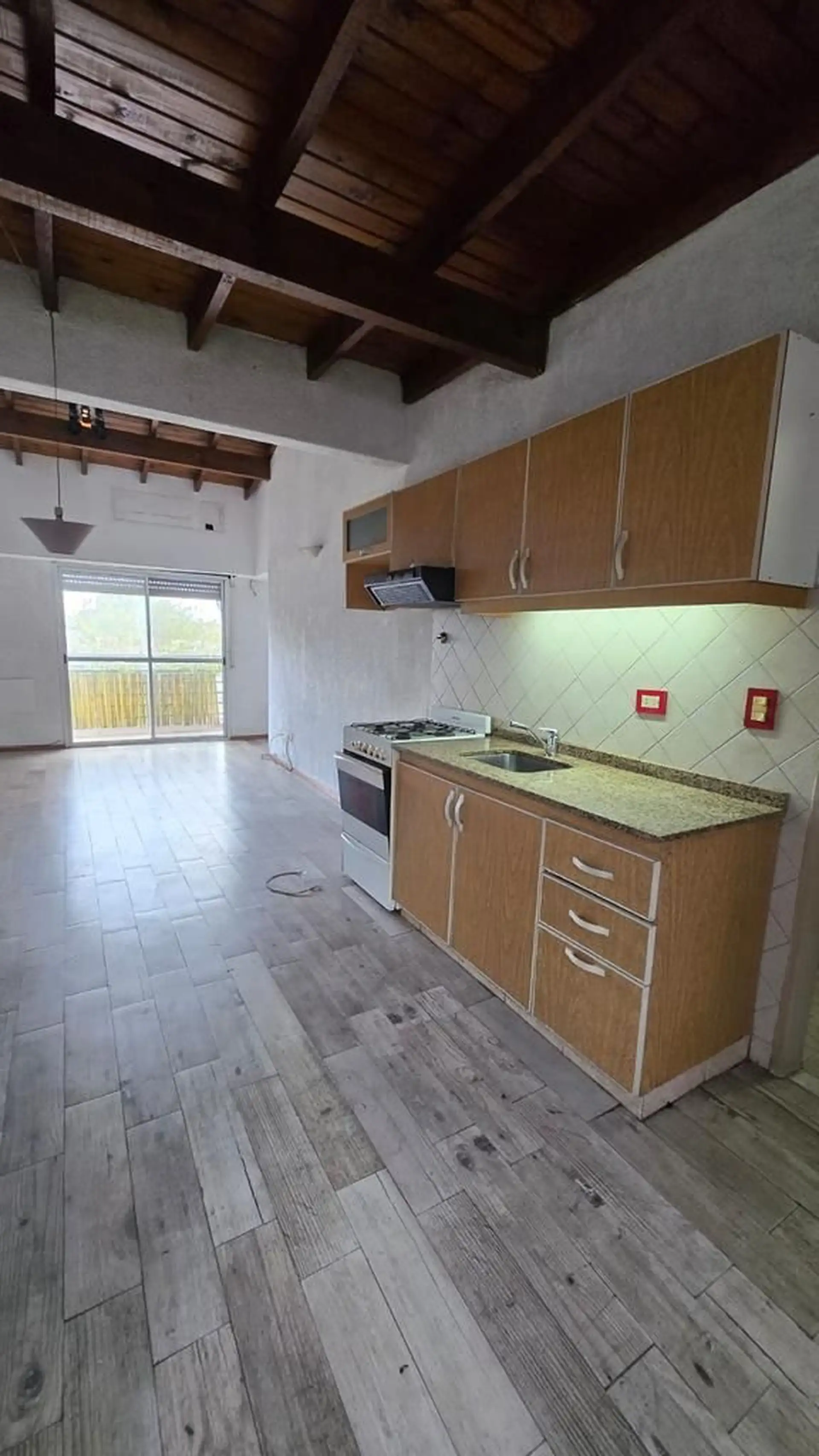 2-room PH with patio
