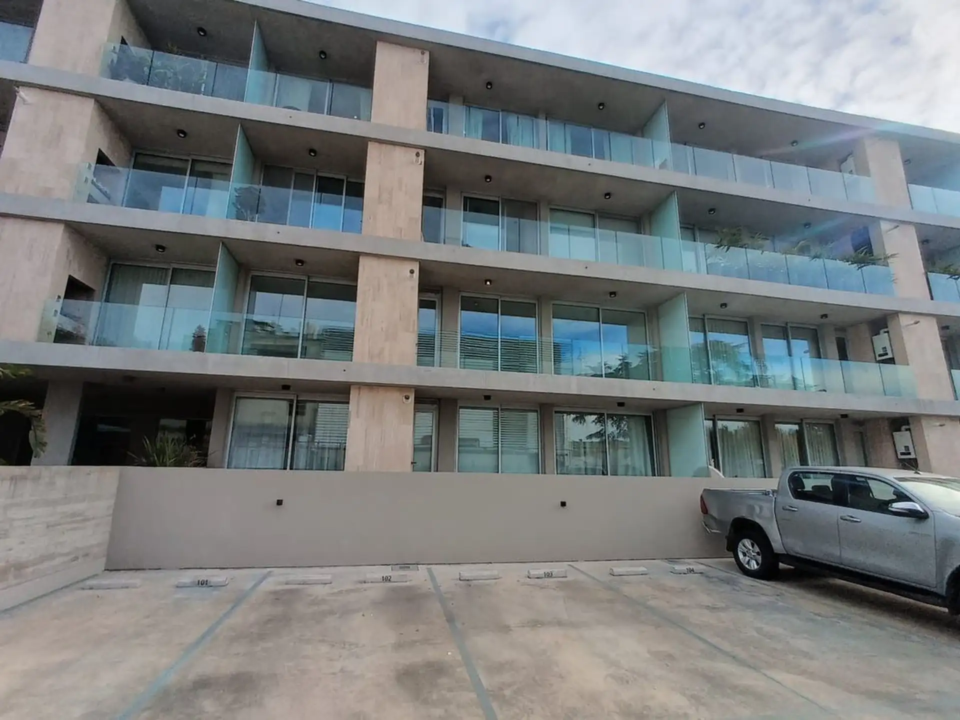 1BR with balcony and amenities