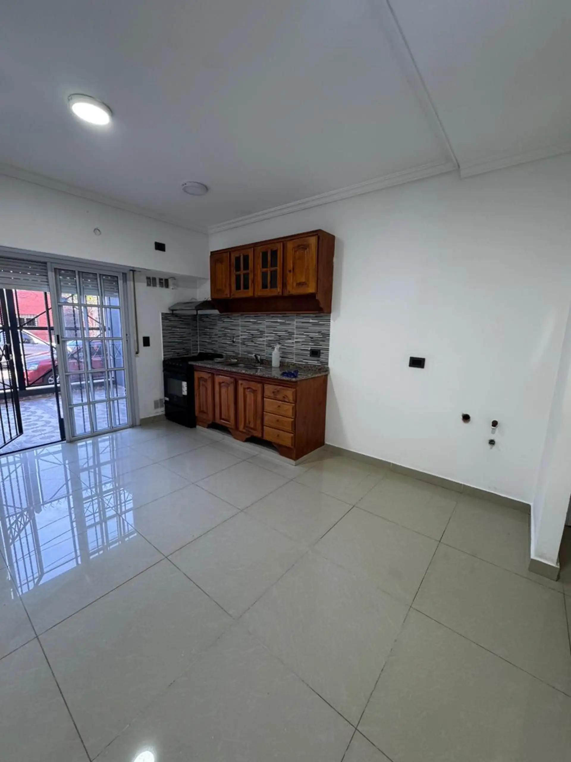 Planta baja, 2 ambientes, dos patios