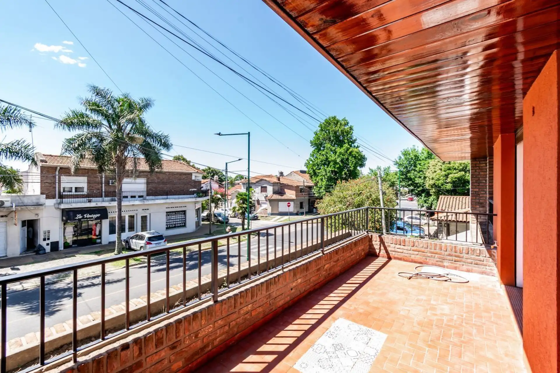 3 bedrooms, 2 baths, terrace