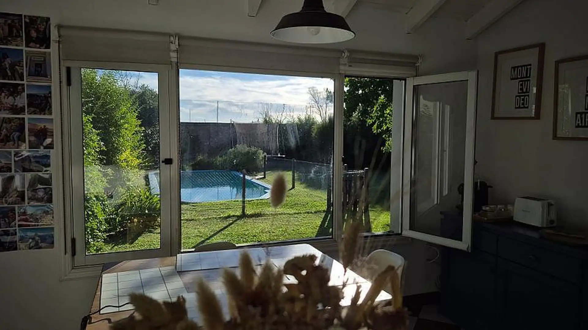 Будинок з басейном і 4 спальнями