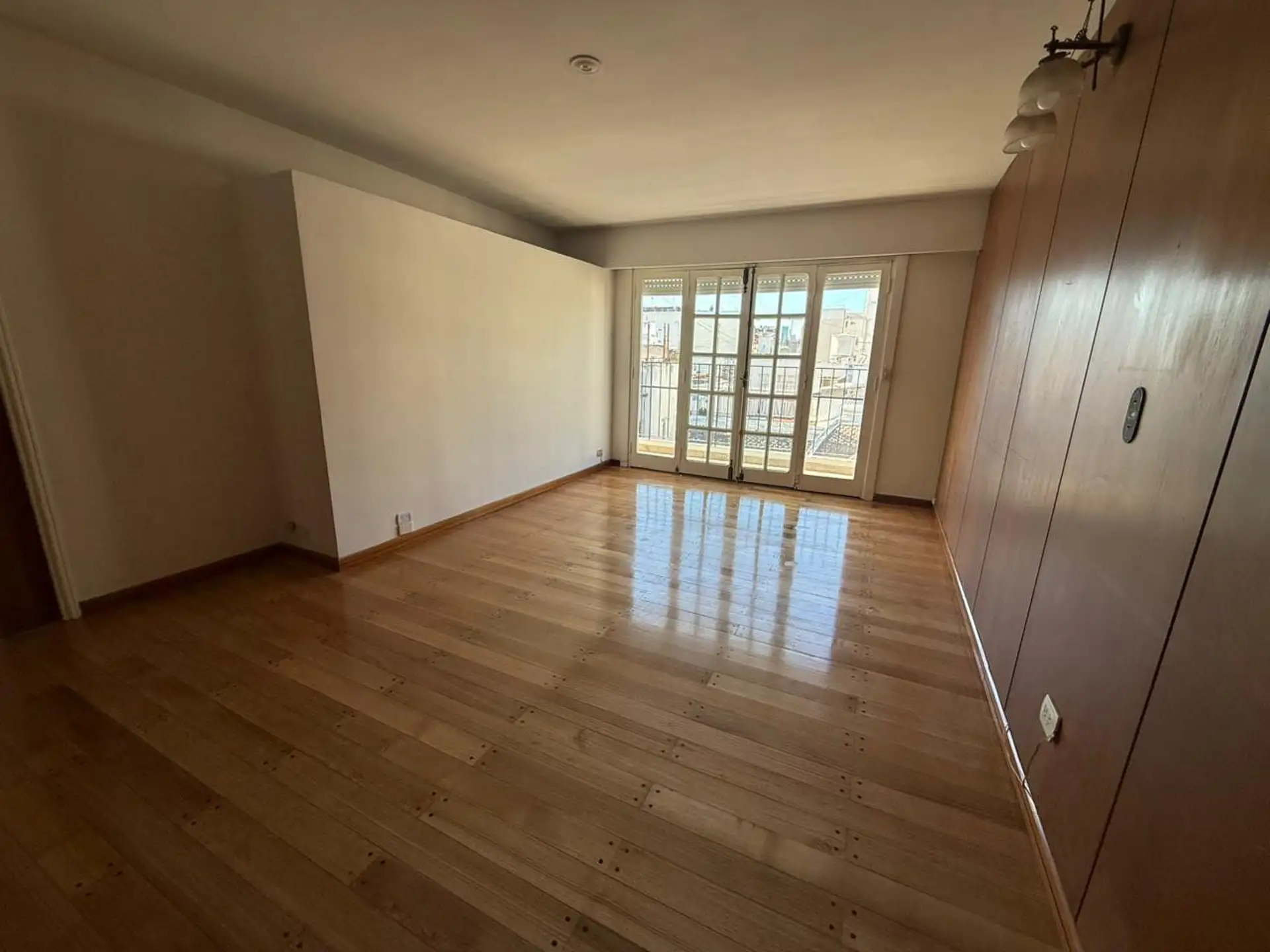 3 bedrooms, front balcony