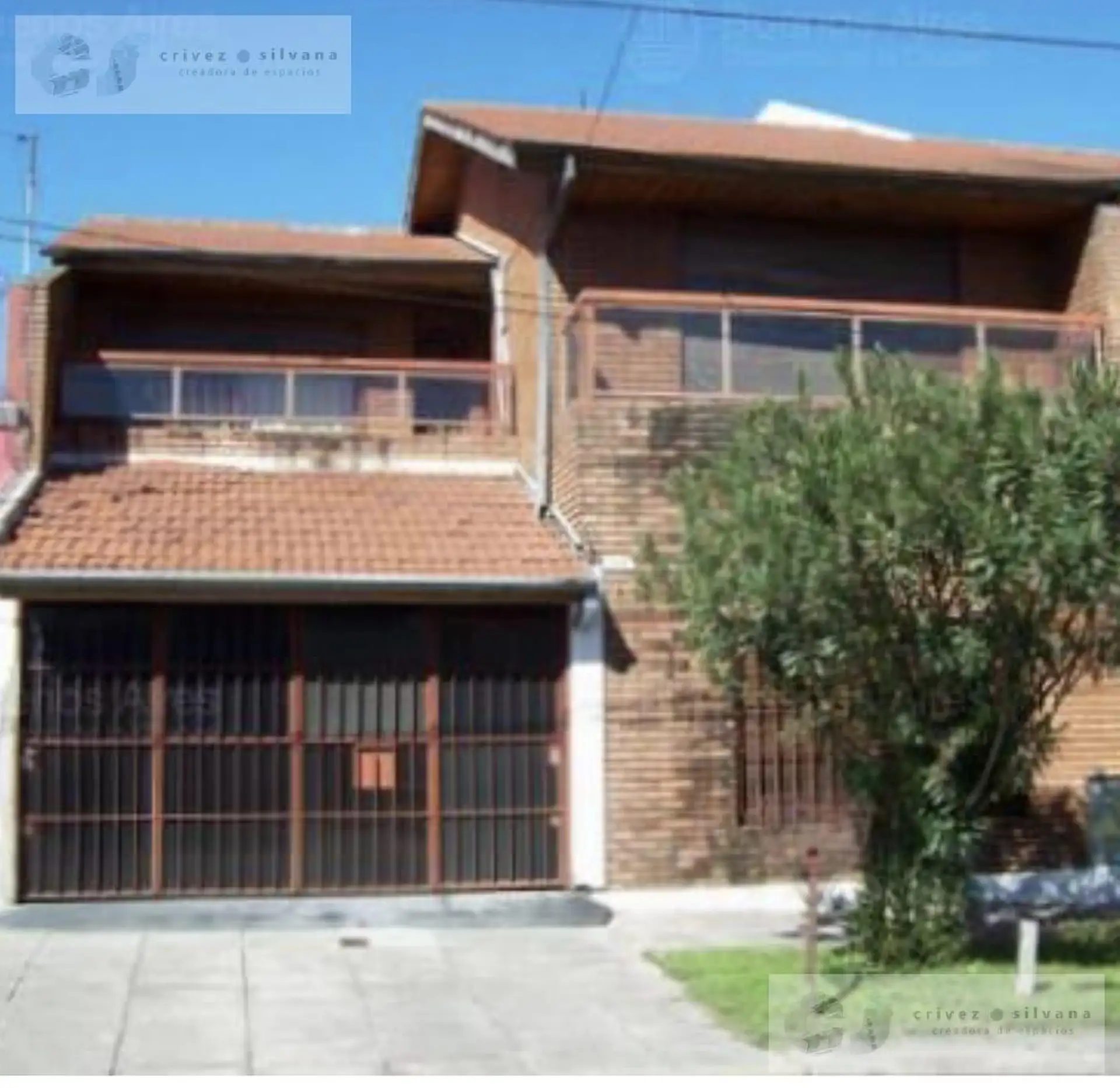 Casa con patio y parrilla