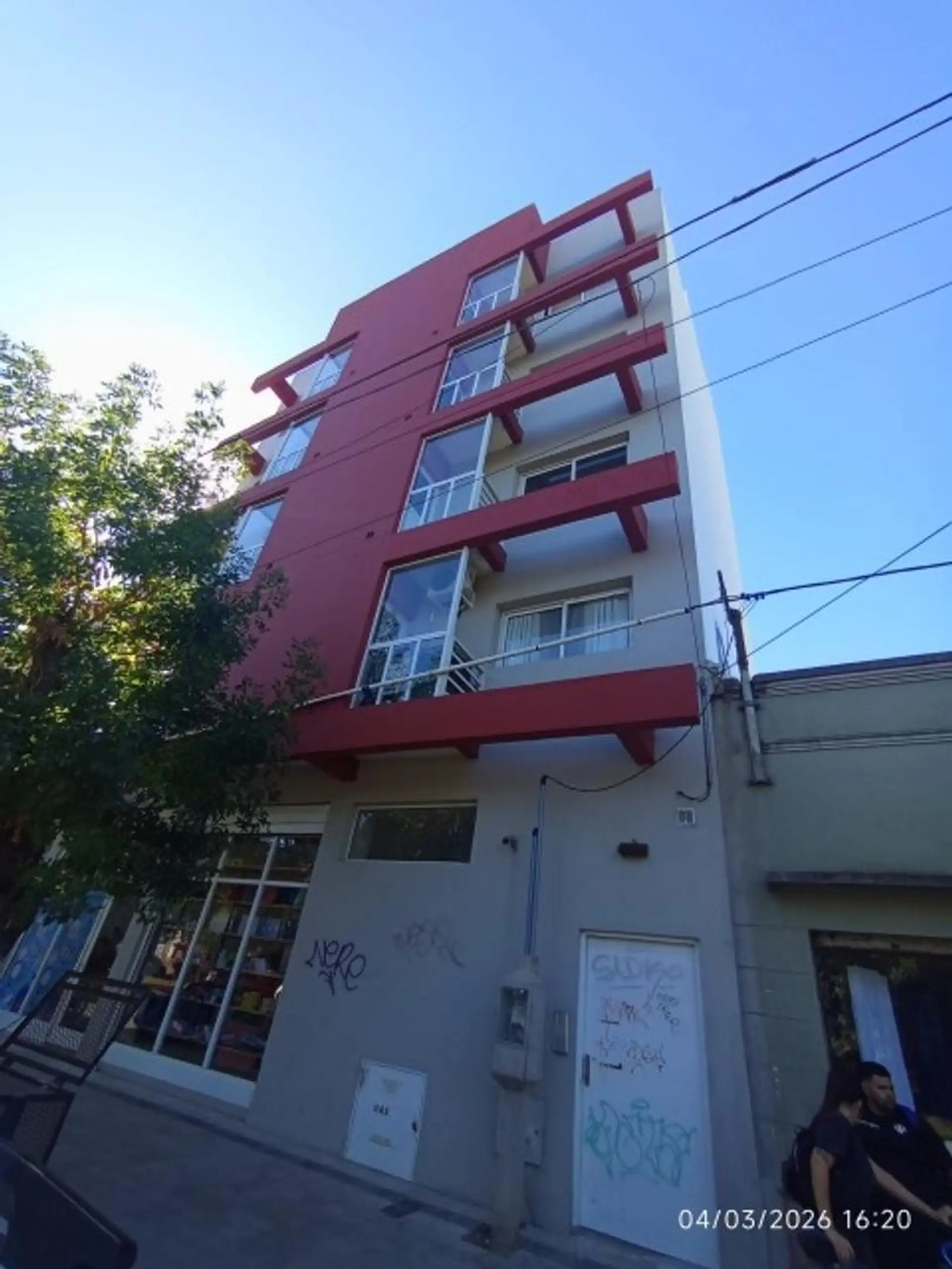 Front-facing studio with balcony