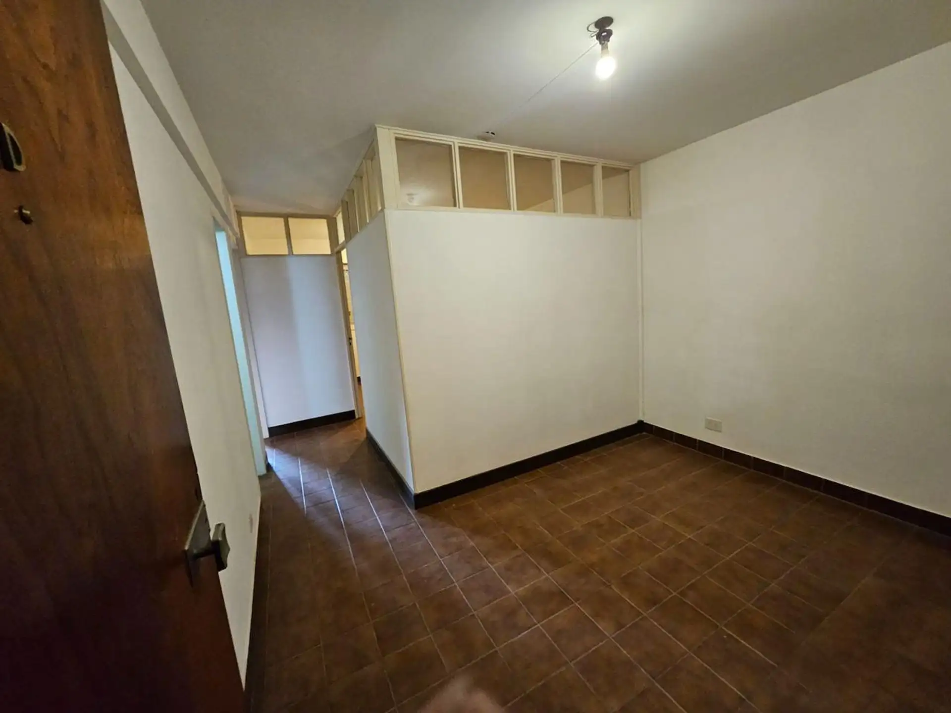 Monoambiente contrafrente, cocina independiente