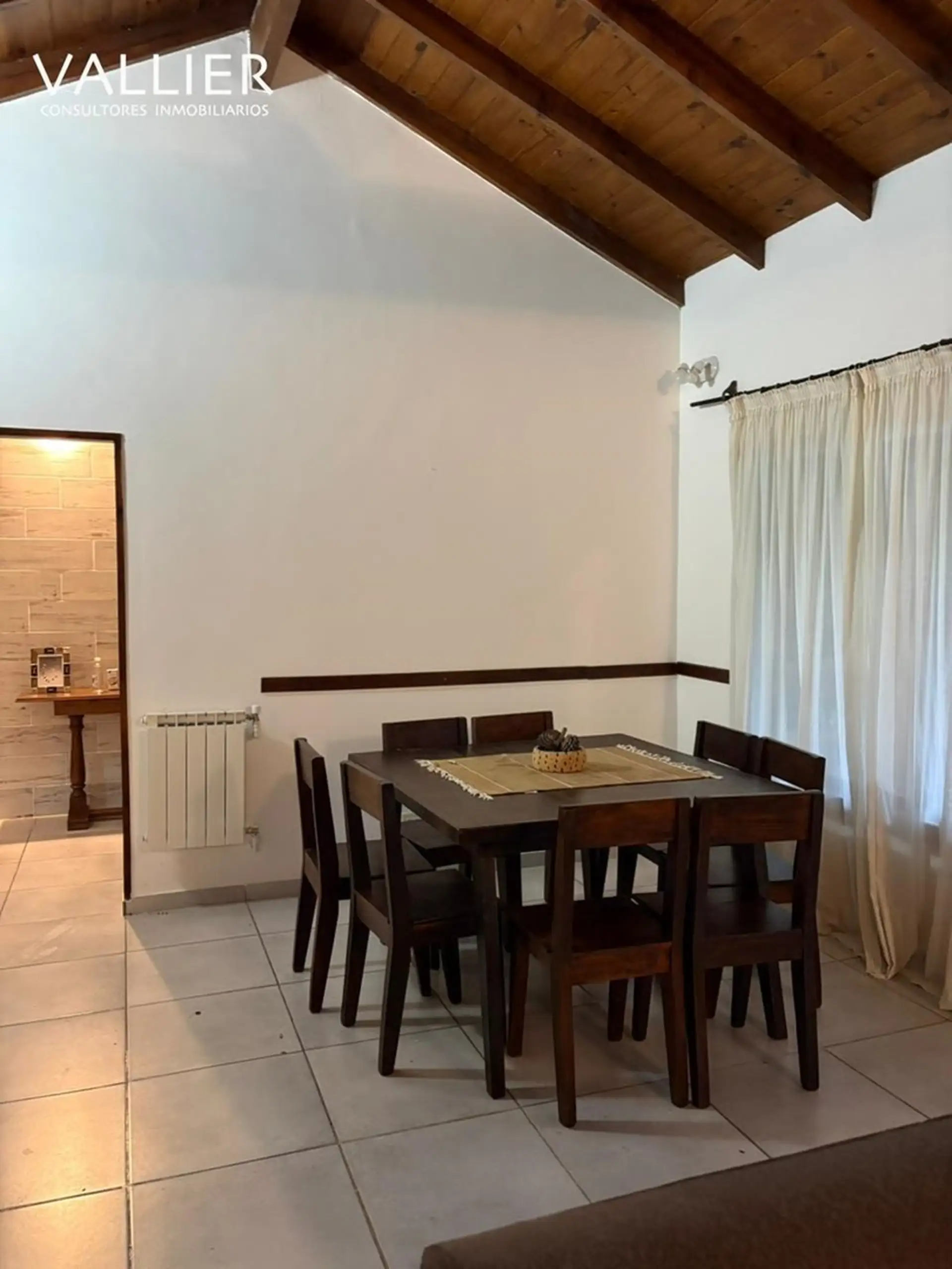 Chalet 4 dormitorios, jardín con pileta