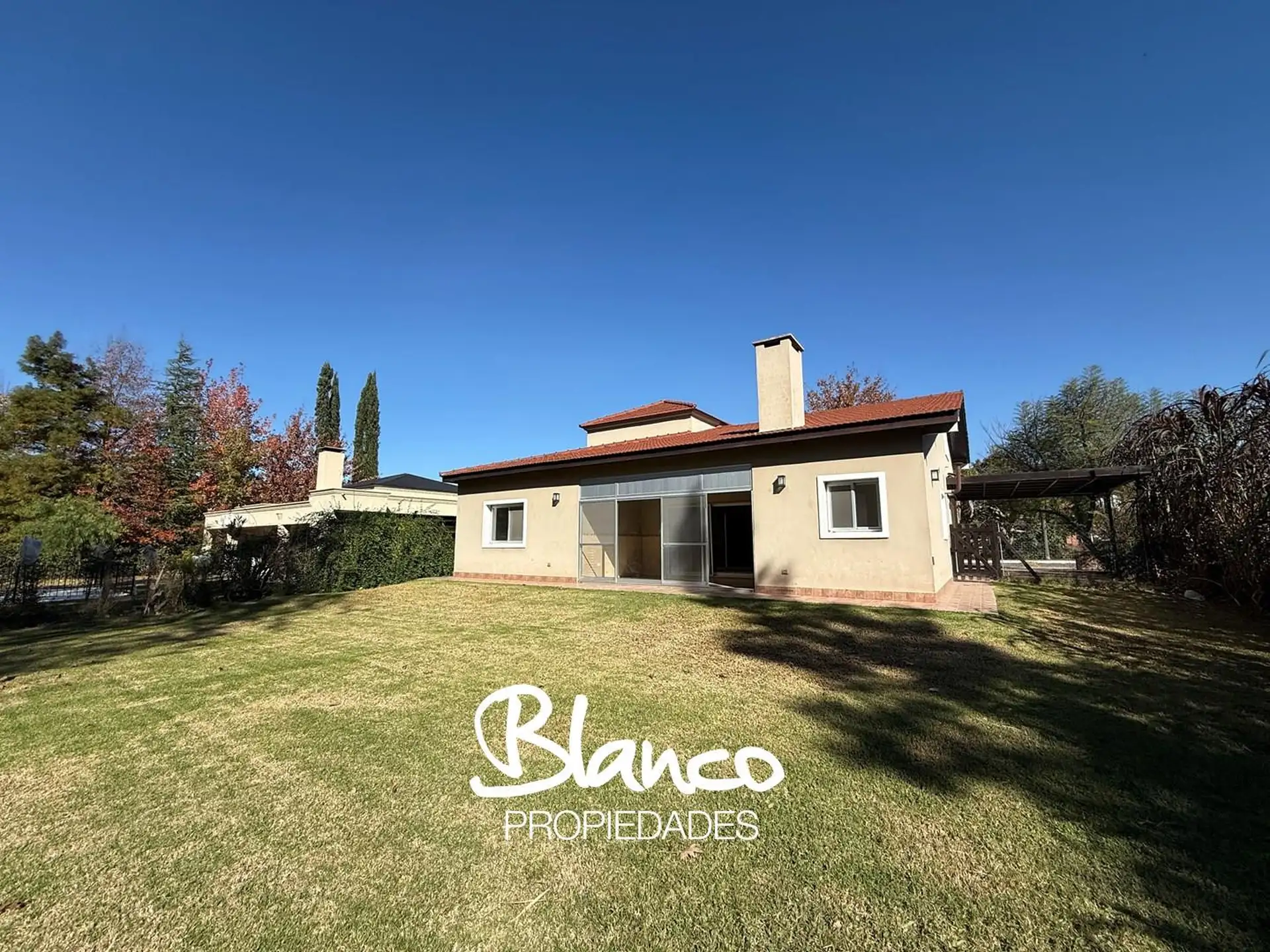 Casa 3 dormitorios, 4 baños