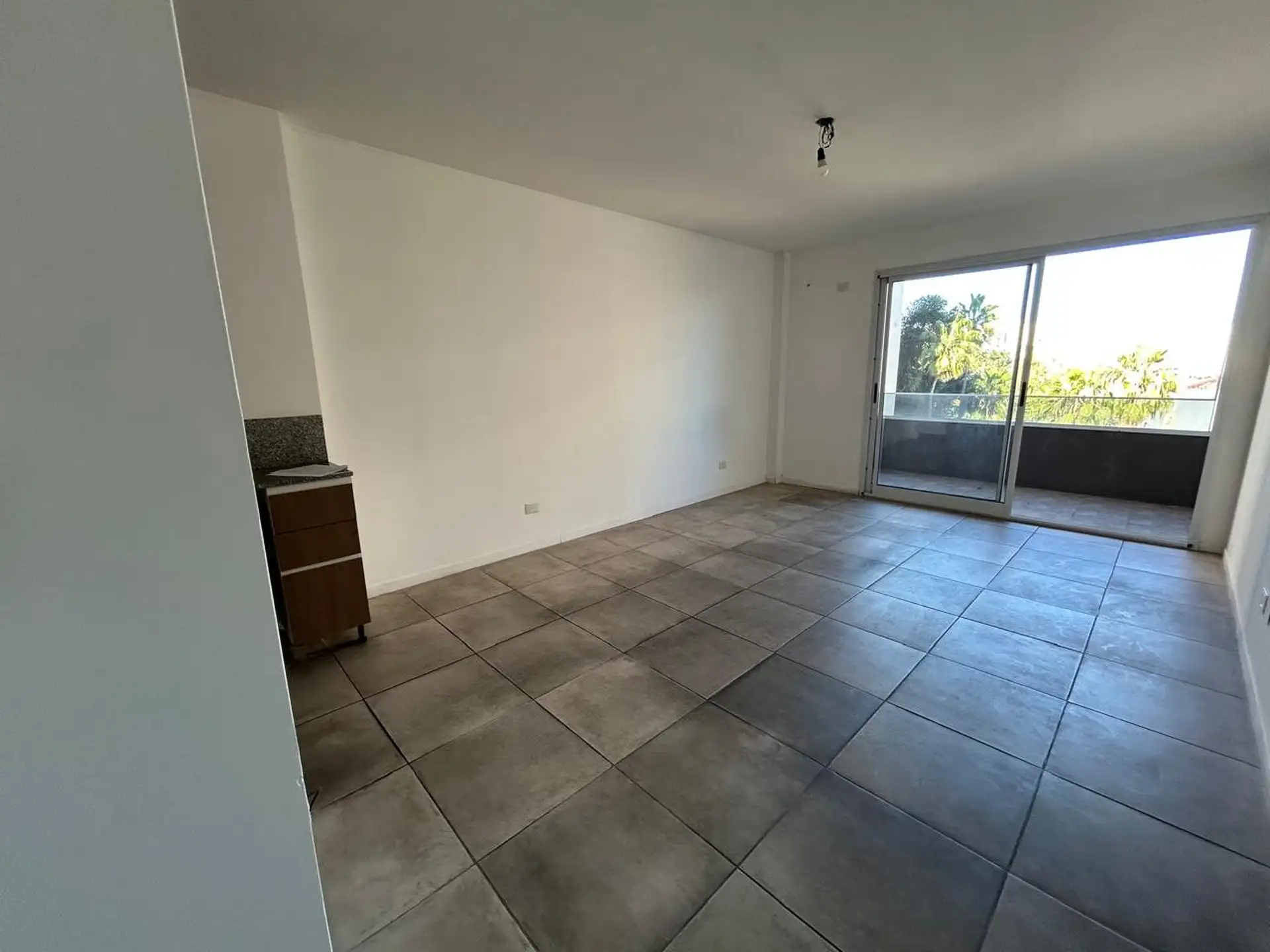 Monoambiente con balcón y pileta