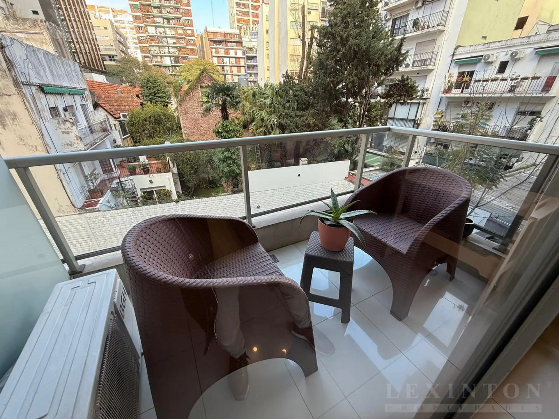 45 m², balcony, pool and laundry