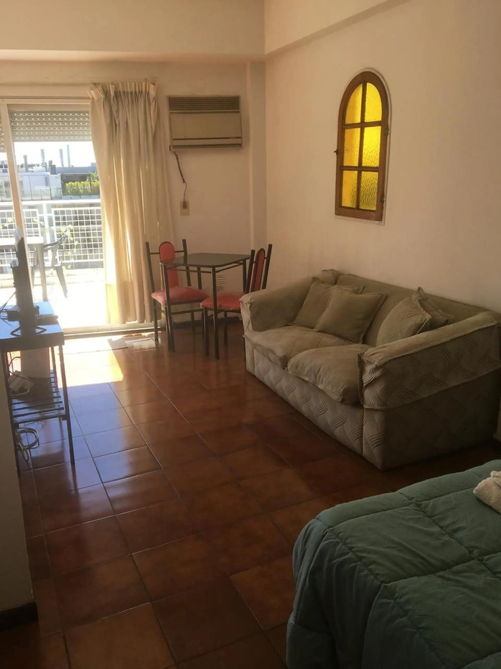 Monoambiente amoblado con balcón