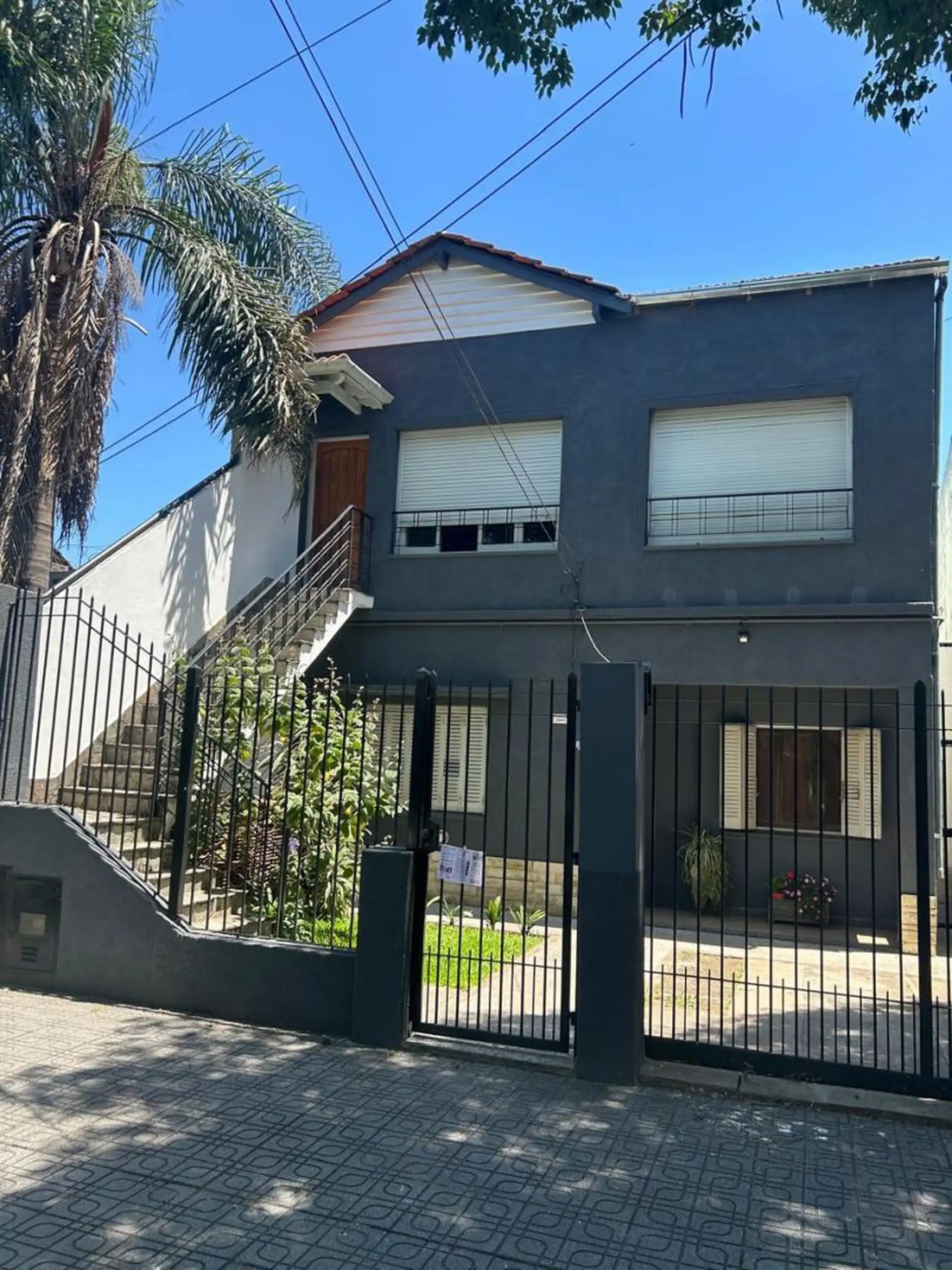 Upper-floor house with terrace