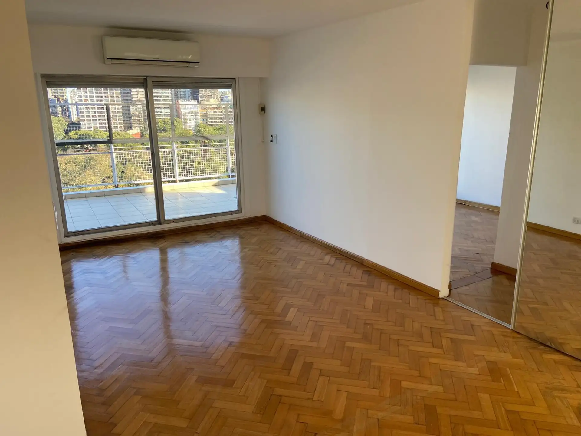 Apartamento 1 dormitório com varanda