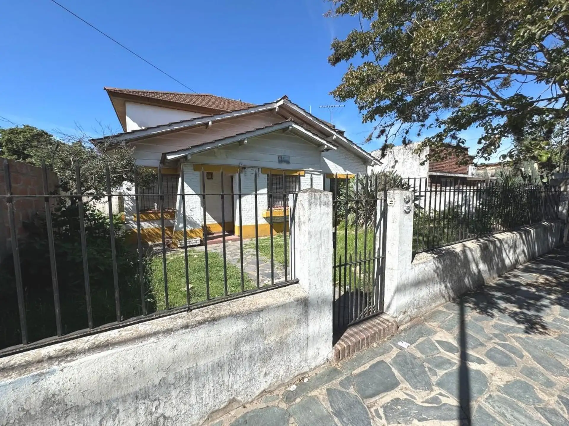 Casa 4 dormitorios, 2 baños